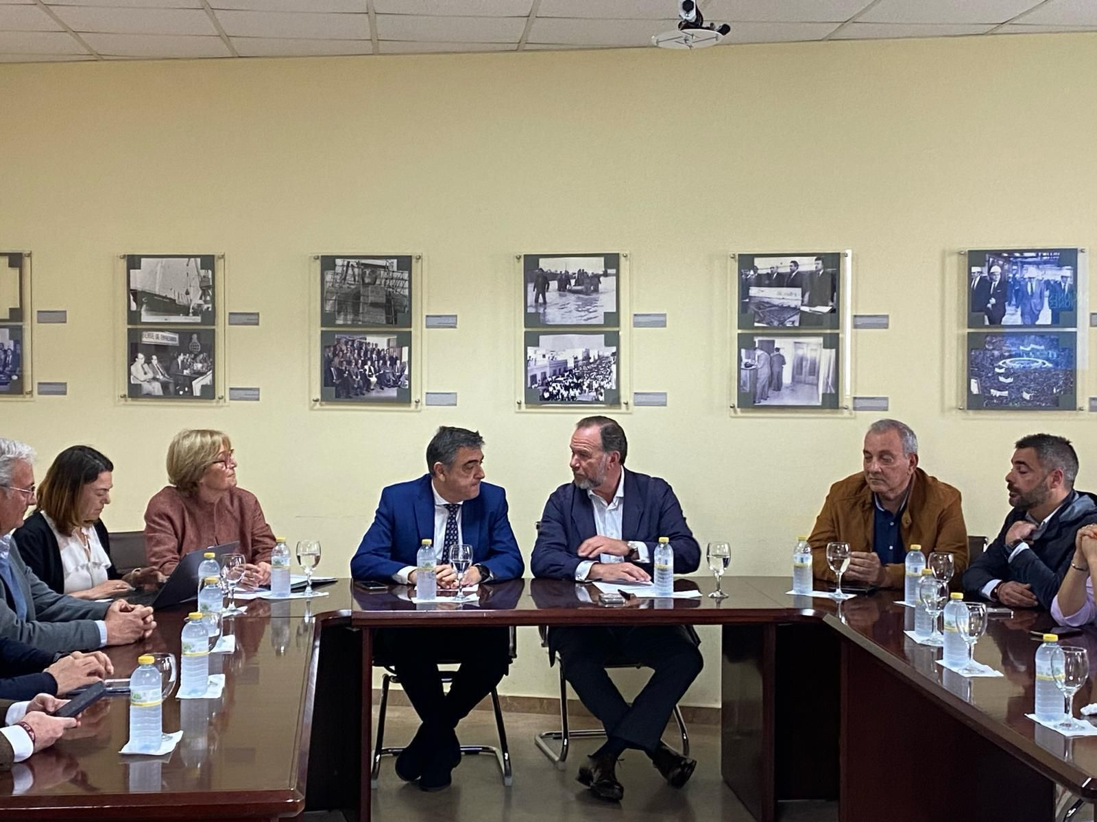 La Junta aborda con entidades empresariales de Huelva y Almería sus aportaciones al plan de erradicación de asentamientos La Junta aborda con entidades empresariales de Huelva y Almería sus aportaciones al plan de erradicación de asentamientos