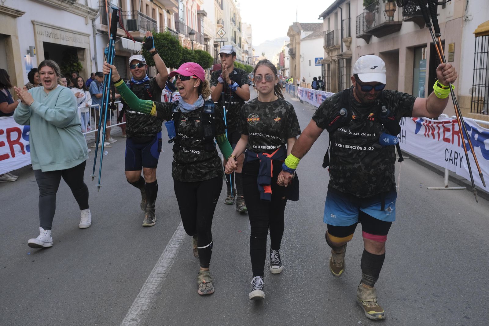 Cierre de la meta de los 101 kilómetros de la Legión, en fotos.