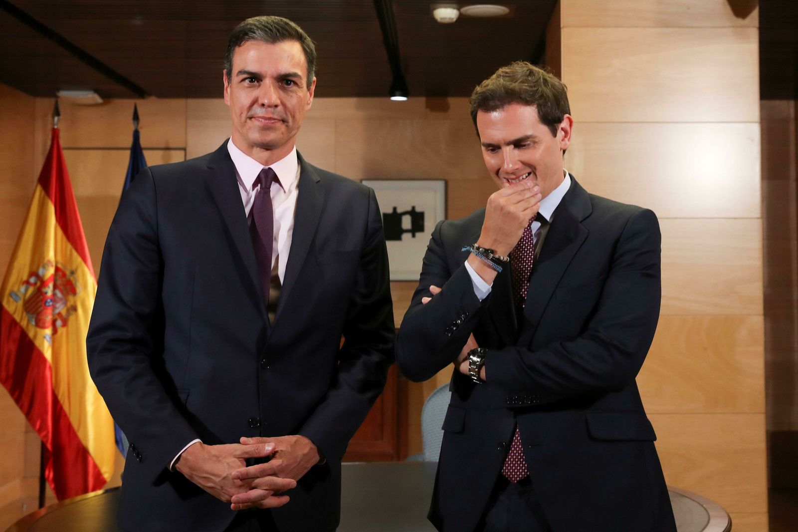 El presidente del Gobierno en funciones, Pedro Sánchez), y el líder de Cs, Albert Rivera, en su primer contacto oficial cara al próximo debate de investidura, el pasado 11 de junio en Moncloa.