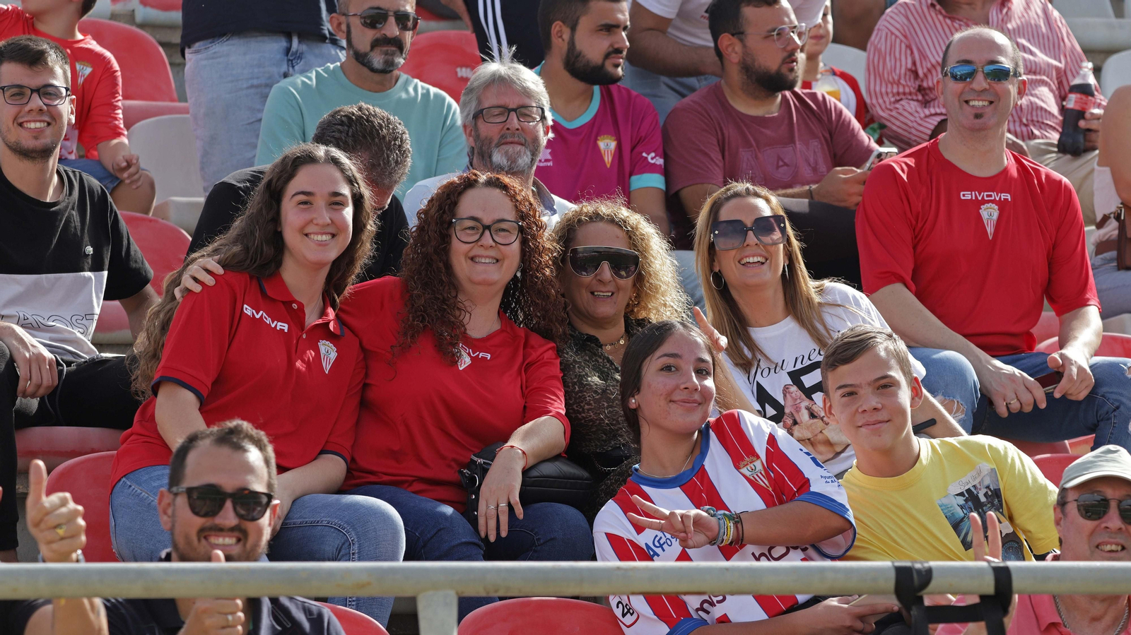 Fotos de la afición en el Nuevo Mirador