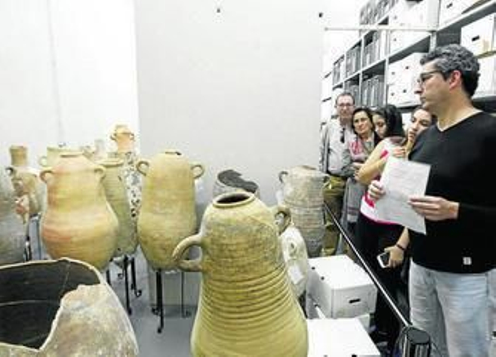 El Museo de Almería abre sus sótanos para mostrar todos sus fondos al público El Museo de Almería abre sus sótanos para mostrar todos sus fondos al público