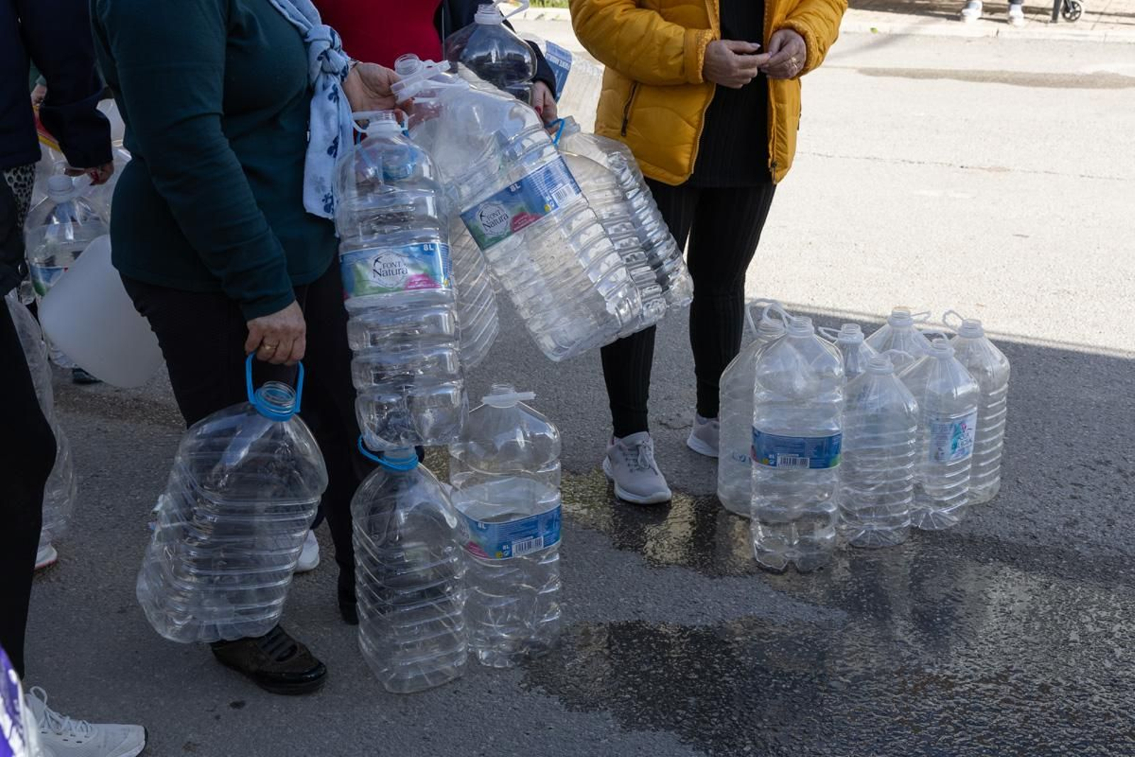Reparten agua en Mote Lope Alvárez tras prohibir su consumo por presencia de bromato