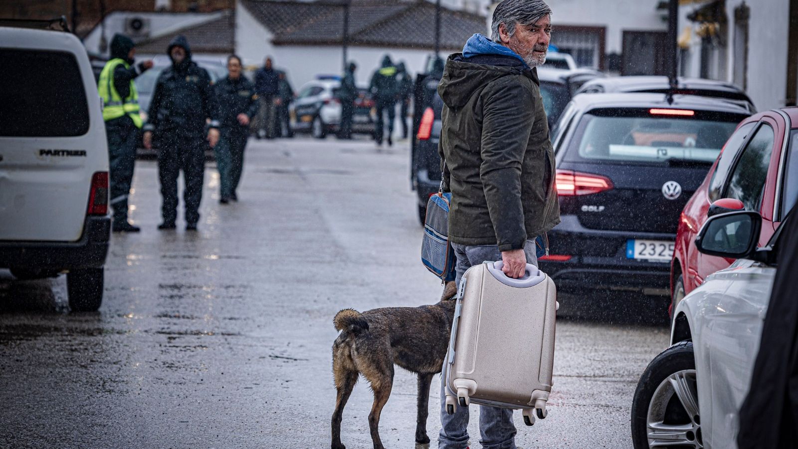 Un vecino de La Pedrosa preparado para marcharse.