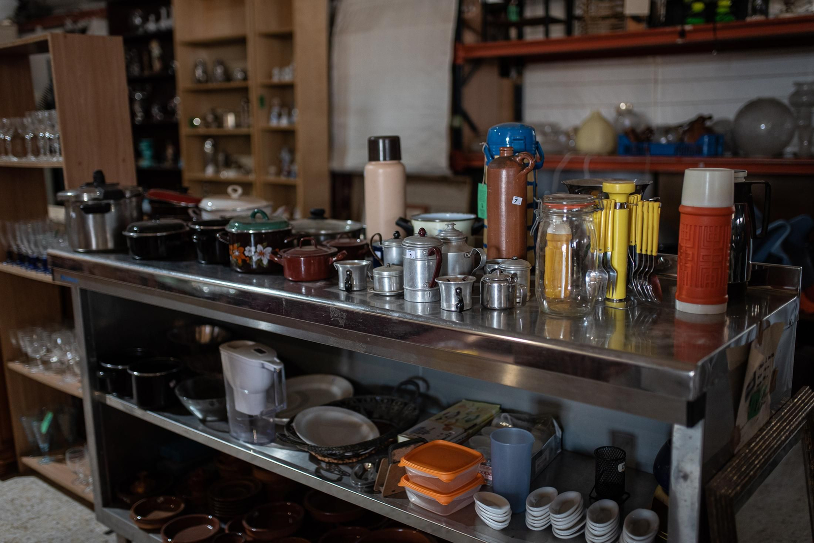 Una visita a la tienda de Traperos de Emaús en imágenes