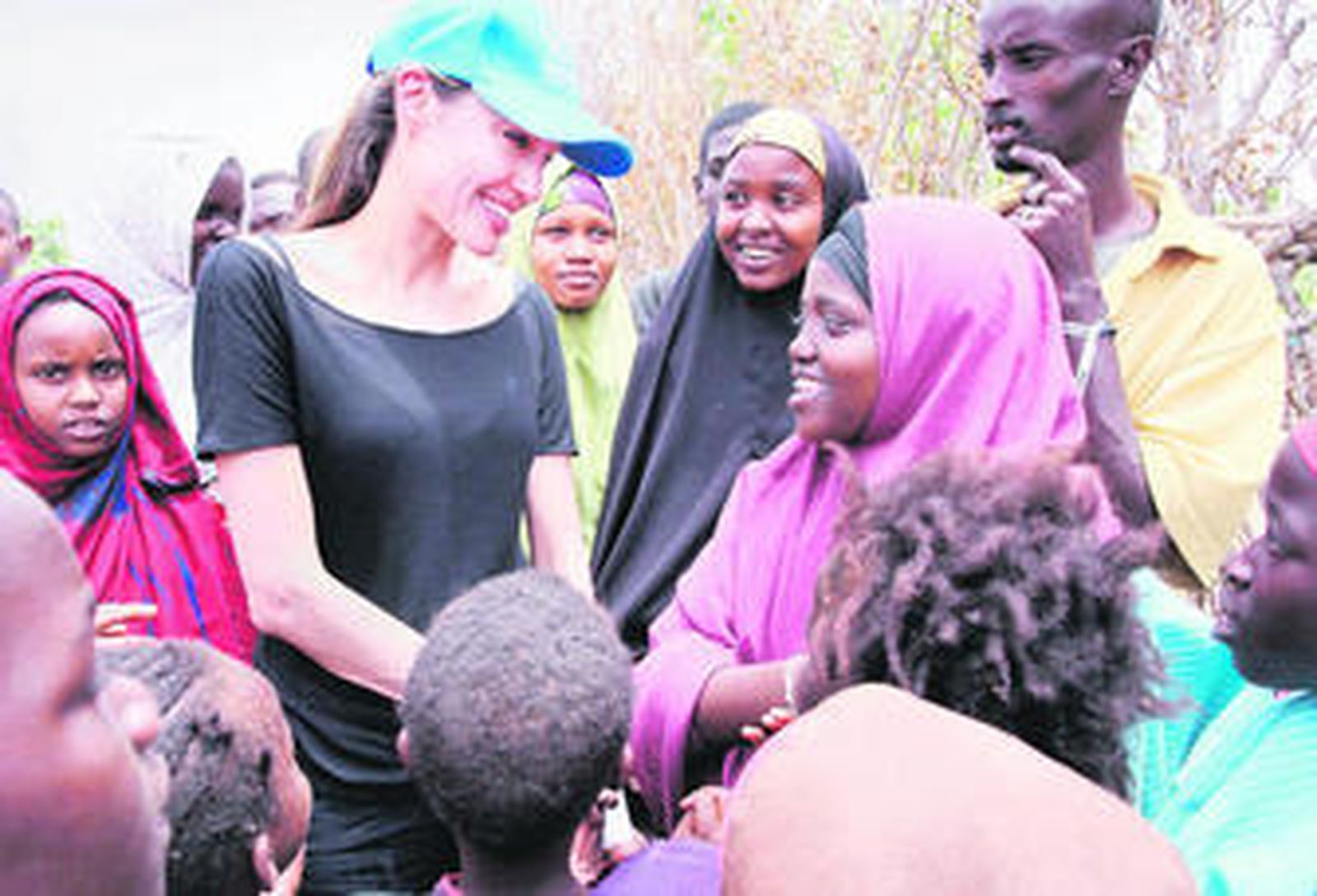 Angelina Jolie visita un campo de refugiados en la frontera de Somalia