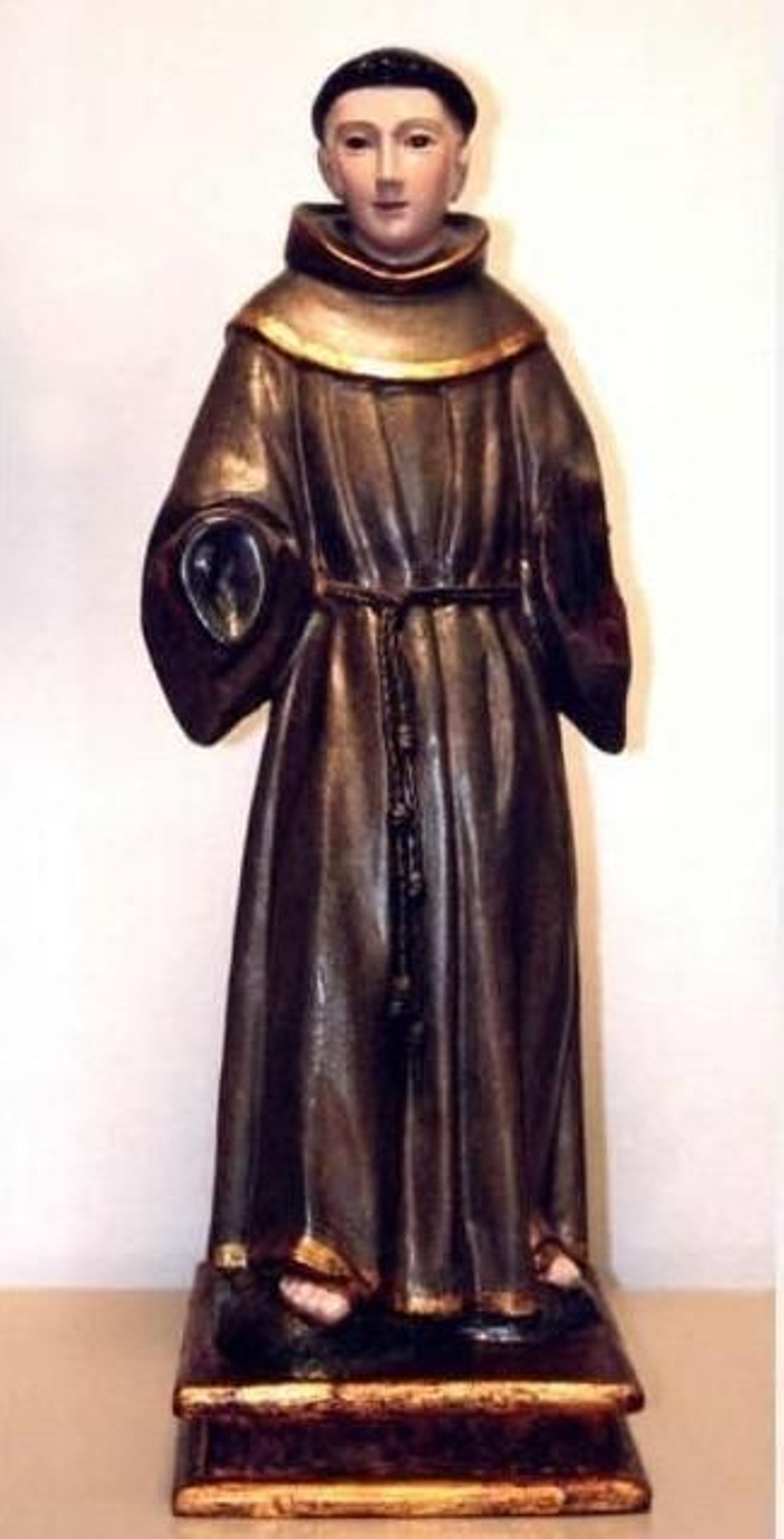 La talla del santo franciscano. La talla del santo franciscano.