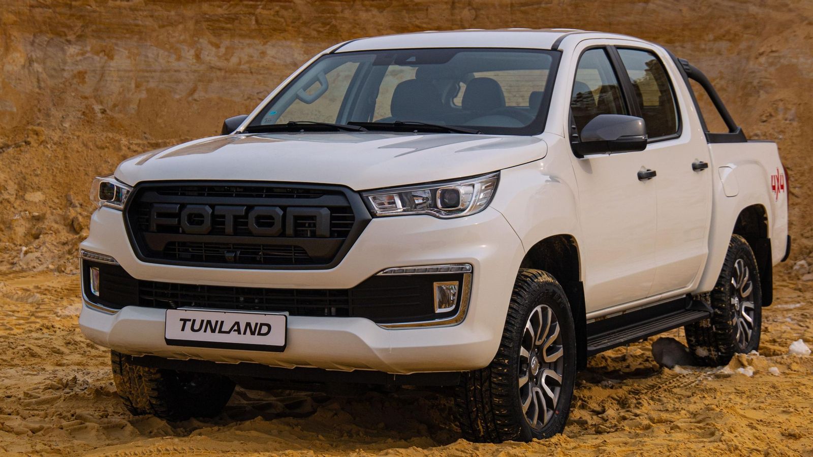 El Tunland más pequeño y económico de los dos es el G7, que cuenta con un motor 2.0 turbodiésel de 162 CV sin ningún tipo de electrificación. El Tunland más pequeño y económico de los dos es el G7, que cuenta con un motor 2.0 turbodiésel de 162 CV sin ningún tipo de electrificación.