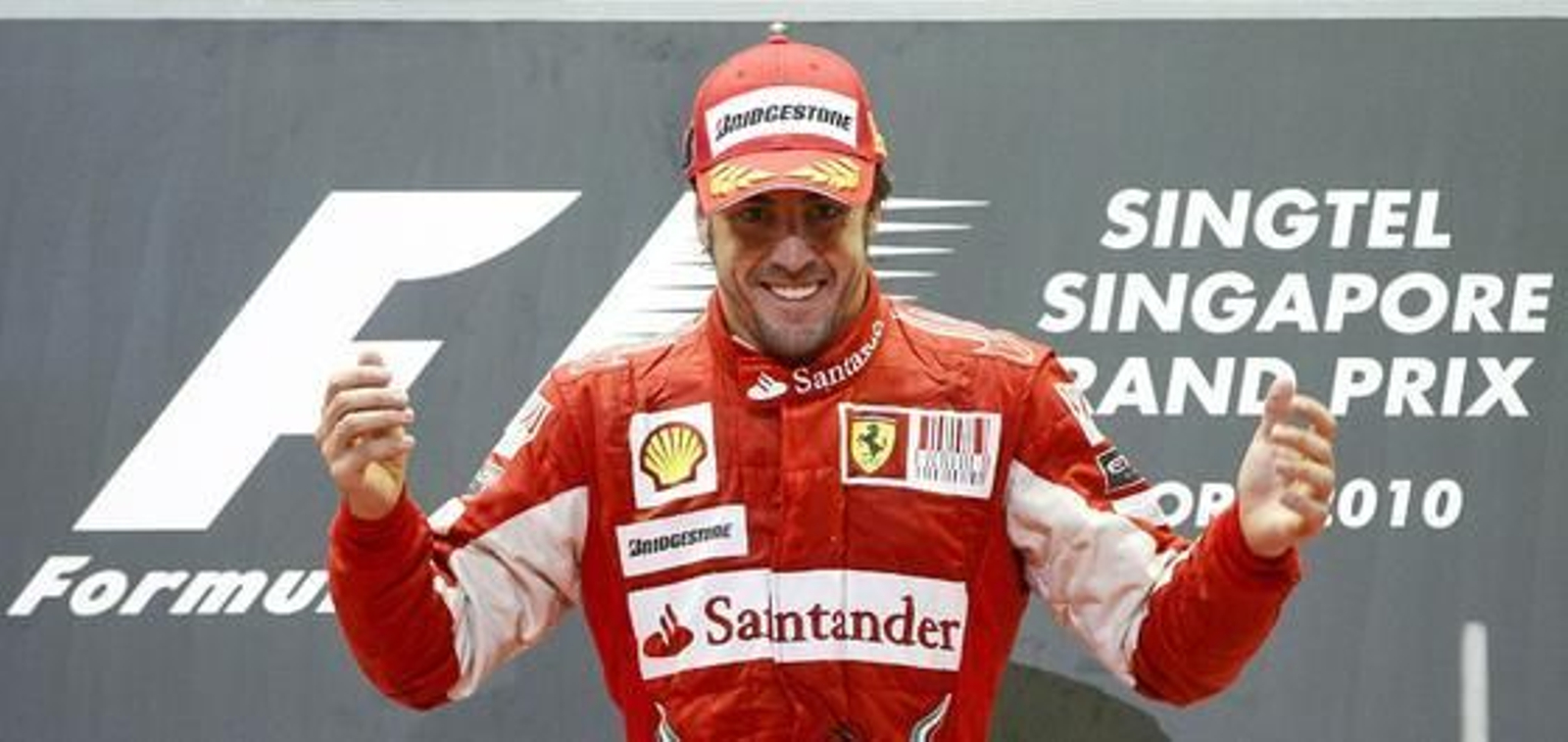 Fernando Alonso se acerca al liderato del Mundial tras ganar el Gran Premio de Singapur. / EFE