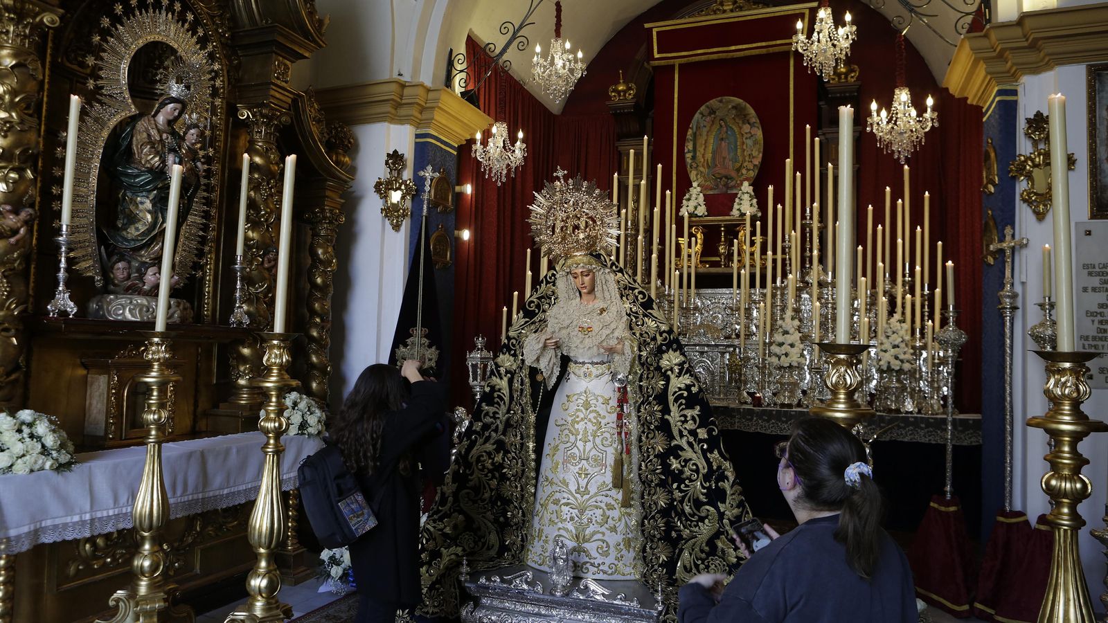 Besamanos a la Virgen de Guadalupe