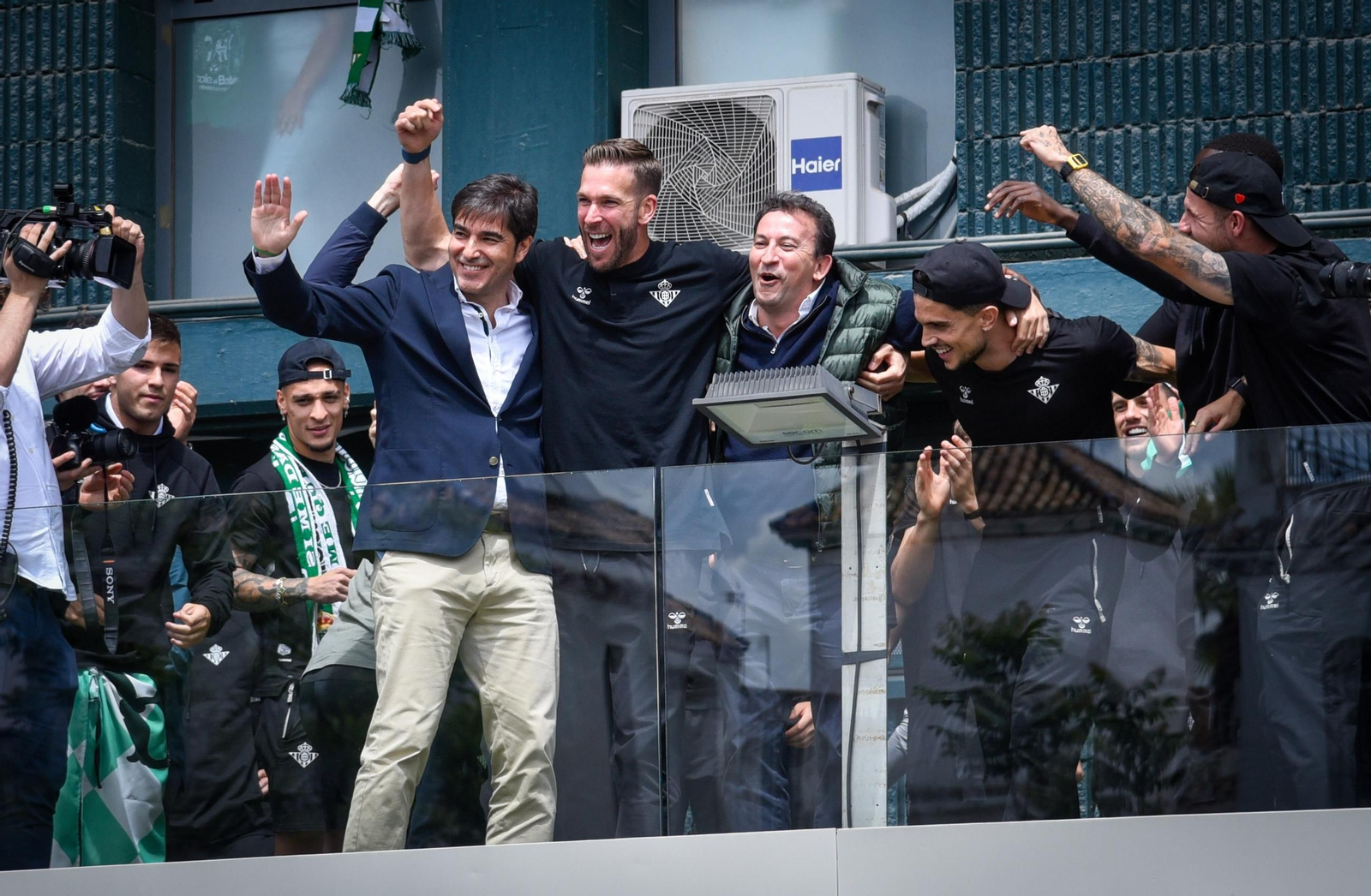 La celebración del Betis en el Villamarín
