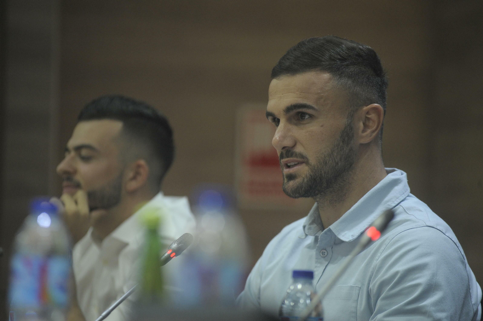 Las fotos de la presentación de Benkhemassa, Sadiku y Lorenzo González Las fotos de la presentación de Benkhemassa, Sadiku y Lorenzo González