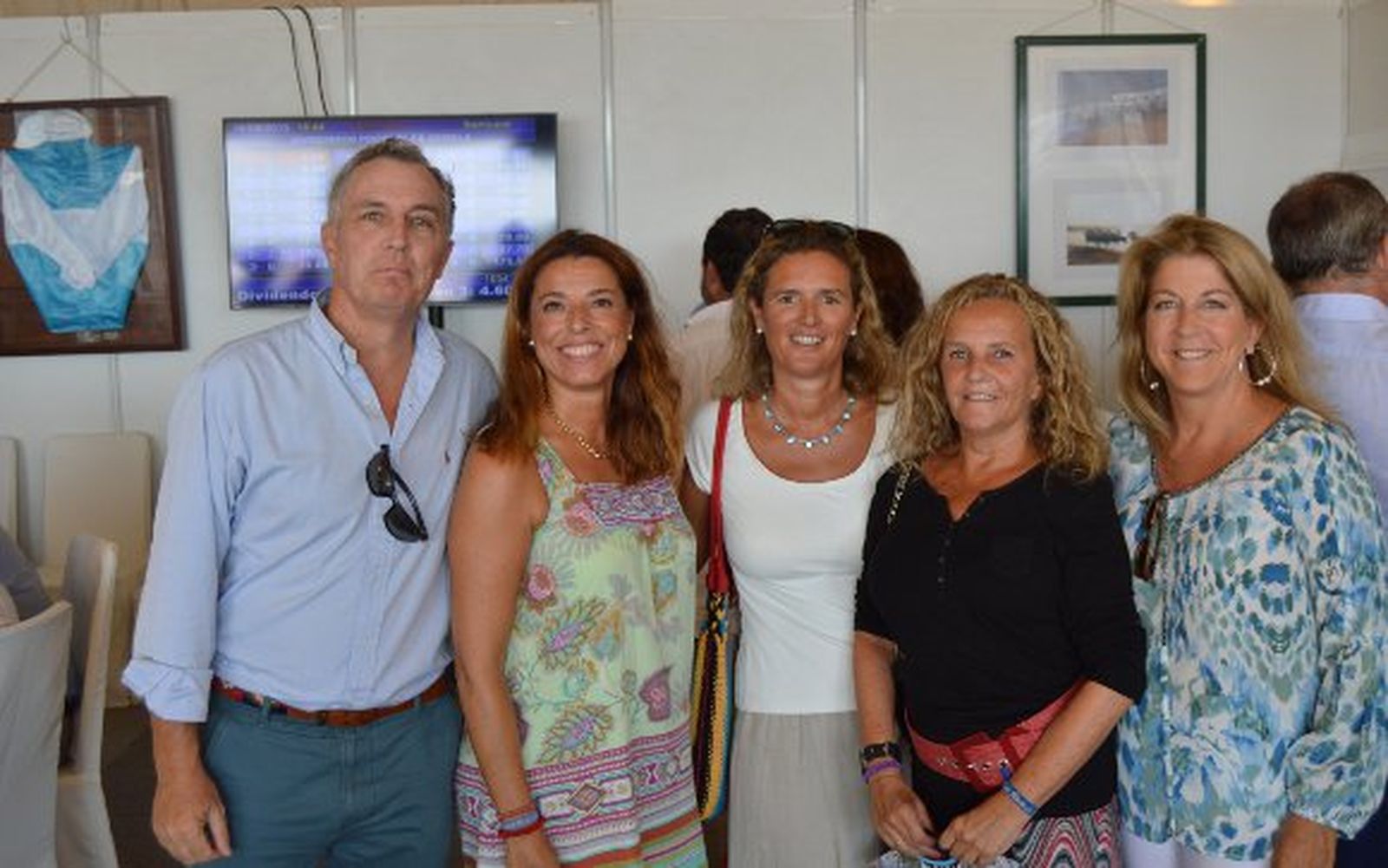 Los marqueses del Álamo del Guadalete con Blanca Berrocal, Ana Chico de Guzmán March y Sofía de la Cierva.

Foto: Ignacio Casas de Ciria