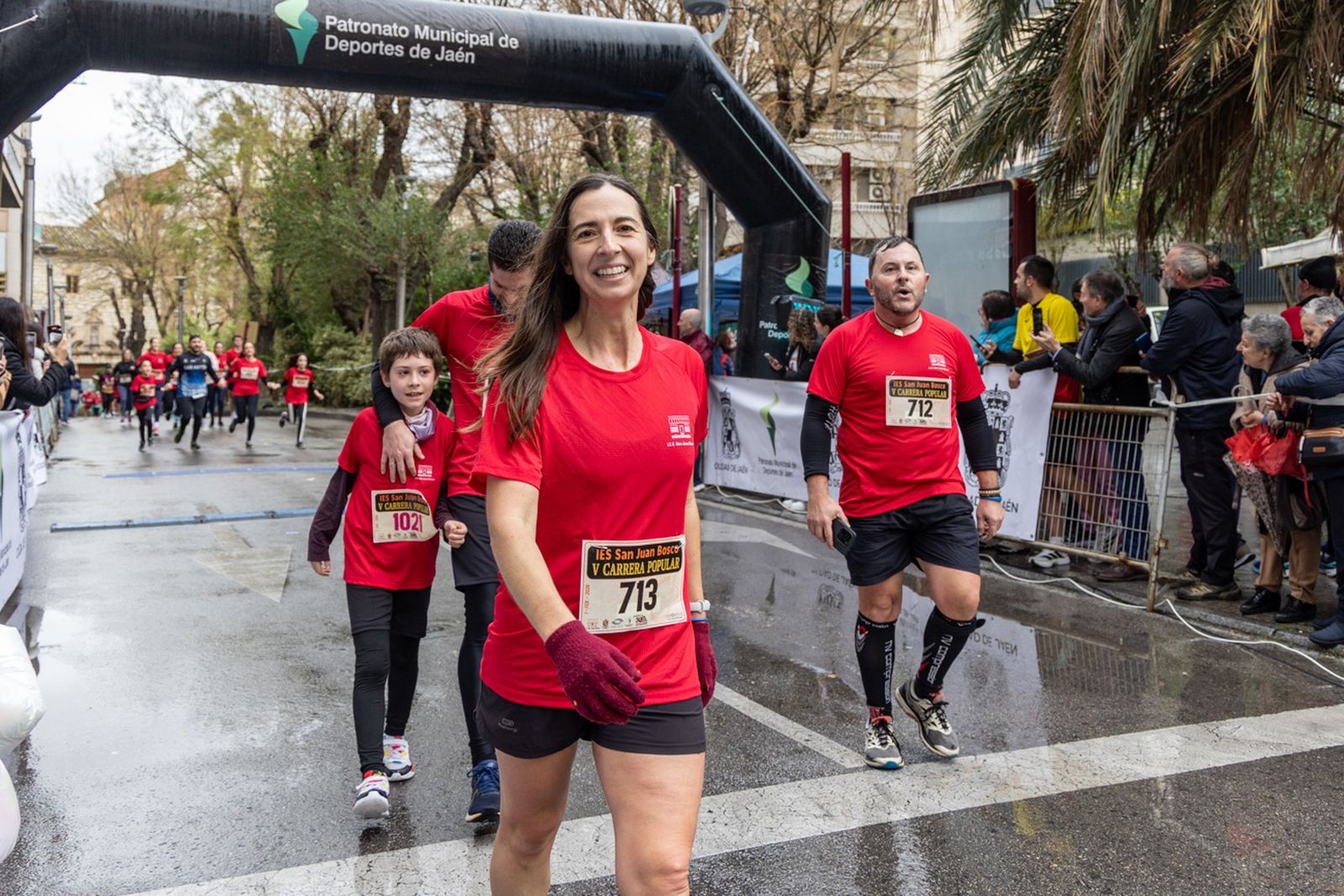 En imágenes: la lluvia no frena a más de un millar de corredores en la V Carrera Popular del IES San Juan Bosco (2)
