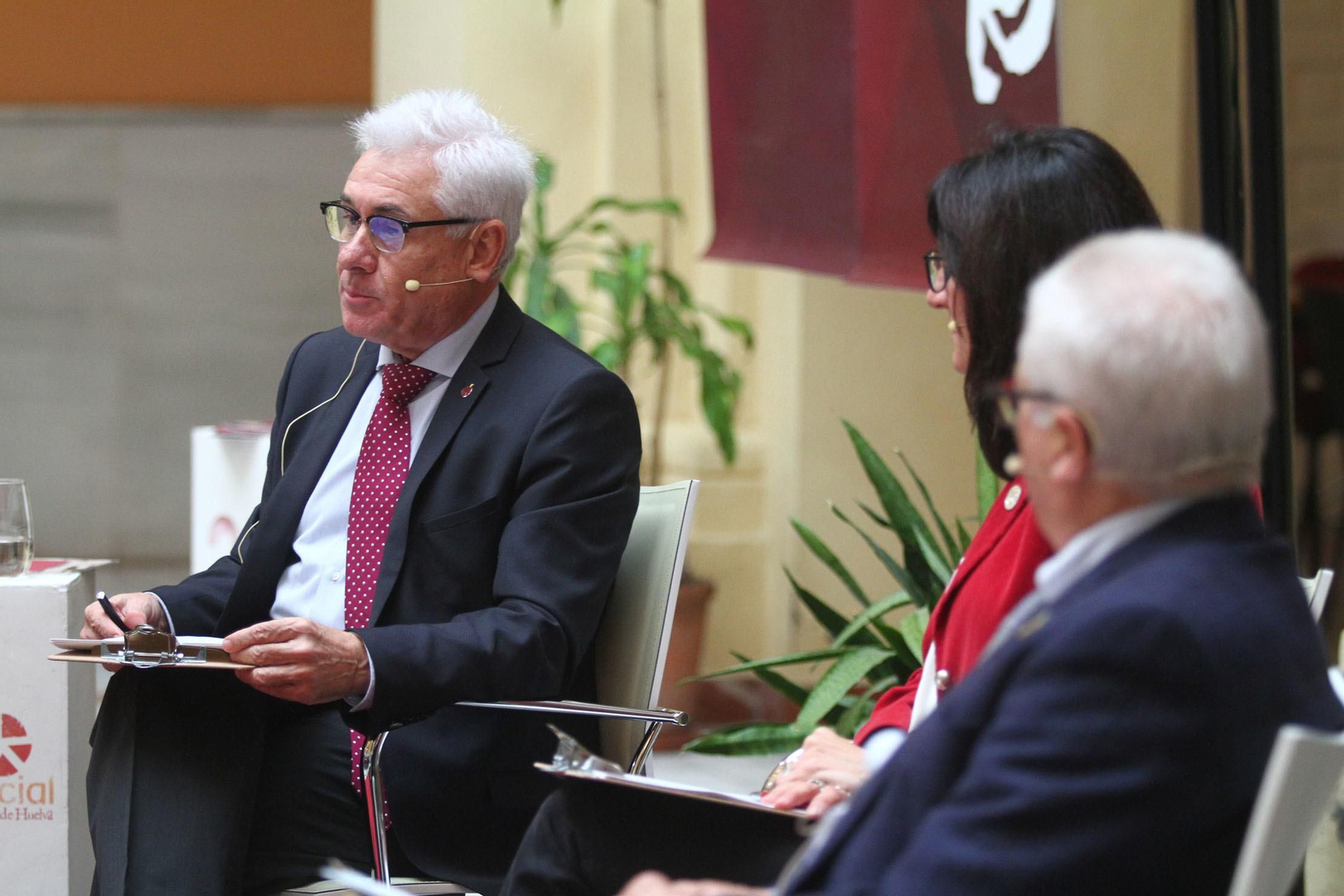 Imágenes de la presentación del estudio sobre 'El impacto económico, social y cultural de la UHU en la provincia'