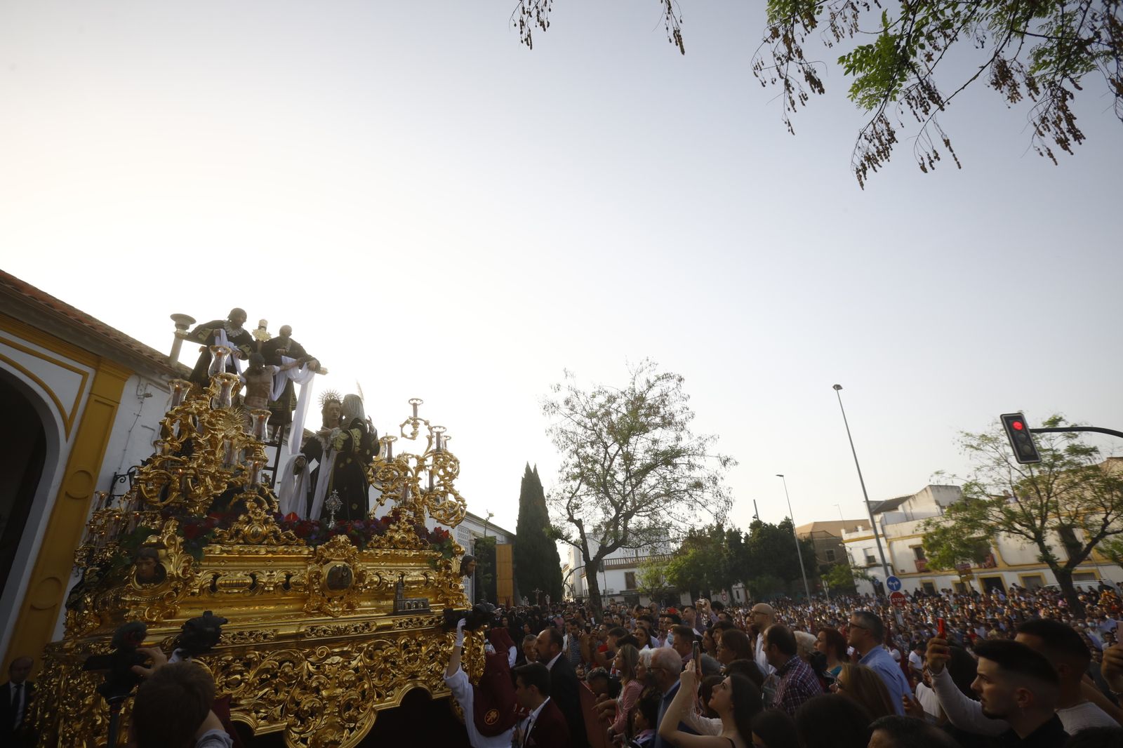 Viernes Santo en Córdoba: la procesión del Descendimiento, en imágenes