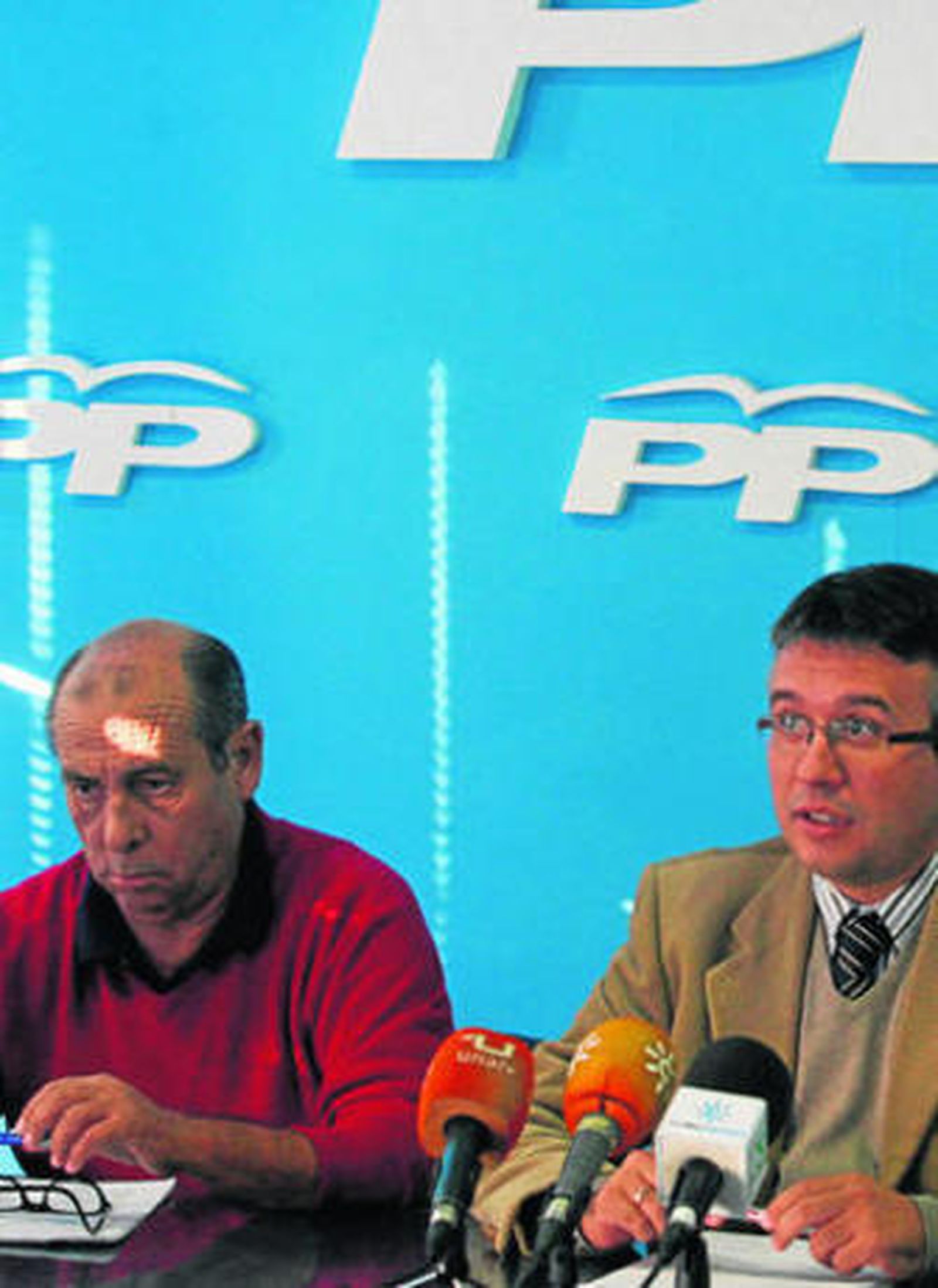 Fernández Pons (izquierda), junto a Alejandro Sánchez en una imagen de archivo.