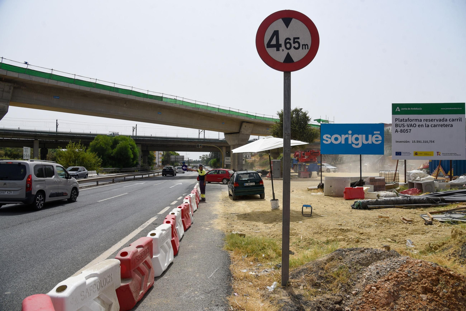 Ya está construido el viaducto del carril Bus VAO que salva la autovía de Coria (A-8058) y conecta con San Juan y Mairena.