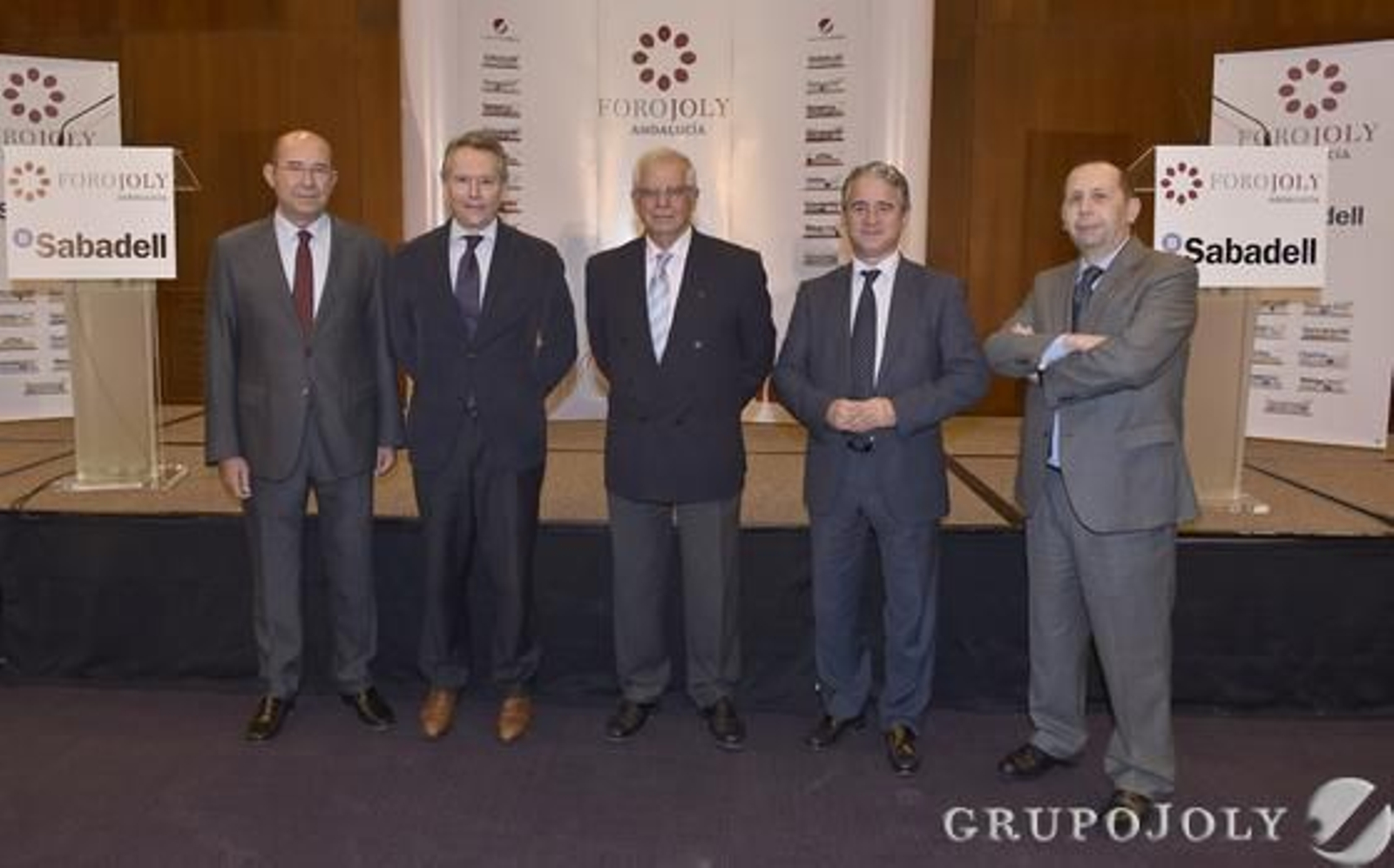 El catedrático Francisco Ferraro, miembro del Consejo Editorial del Grupo Joly; José Joly, presidente del Grupo Joly; Josep Borrell, Agustín Rodríguez Ruiz y José Antonio Carrizosa.

Foto: Juan Carlos Vázquez/ Victoria Hidalgo