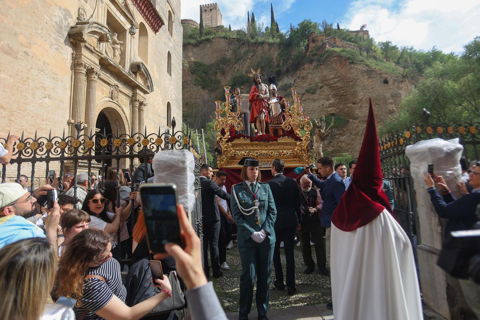 Así vivió Granada la salida de la Hermandad de las Maravillas 2025
