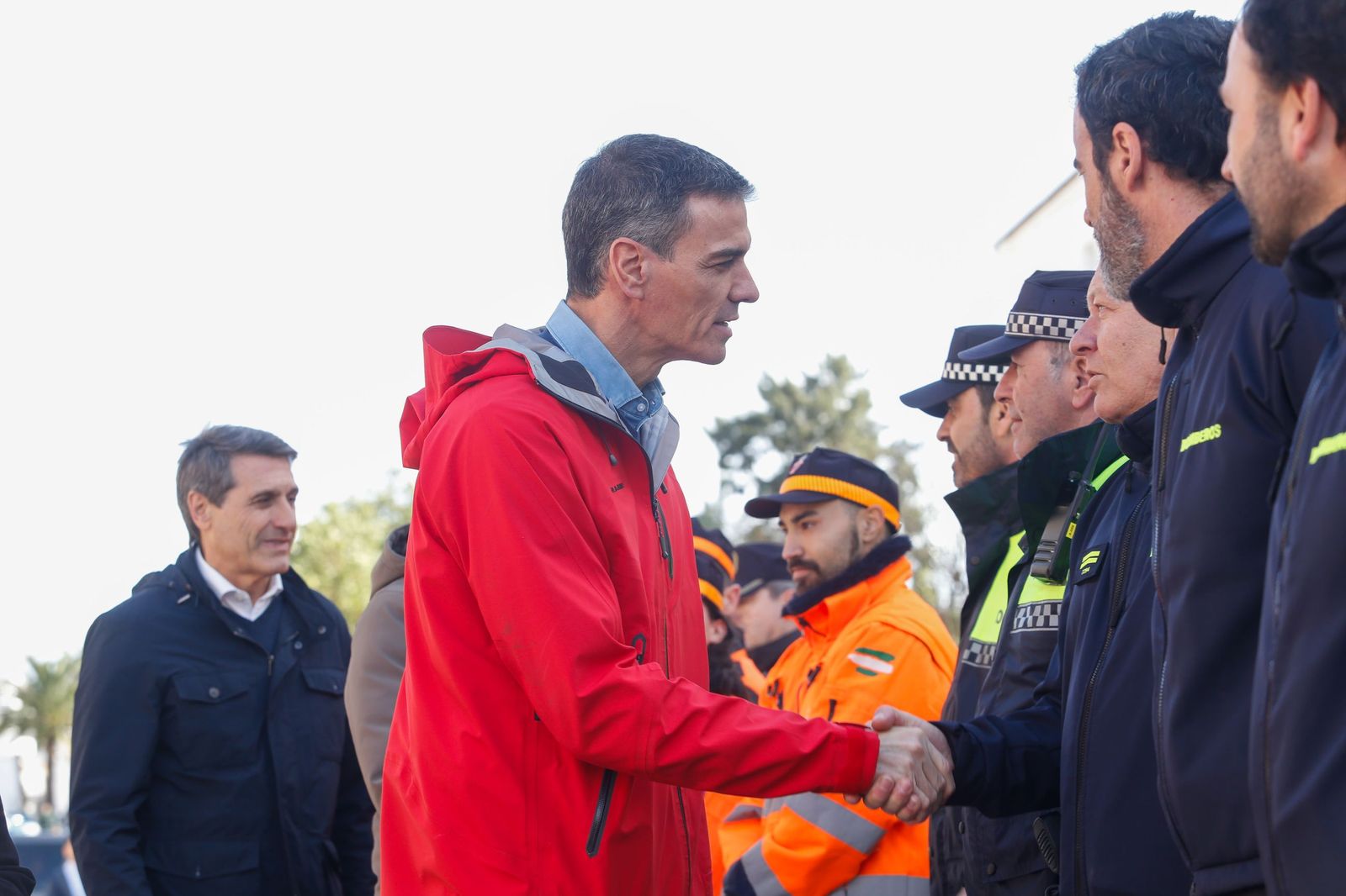 Las fotografías de la visita de Pedro Sánchez al puesto de mando avanzado de San Roque