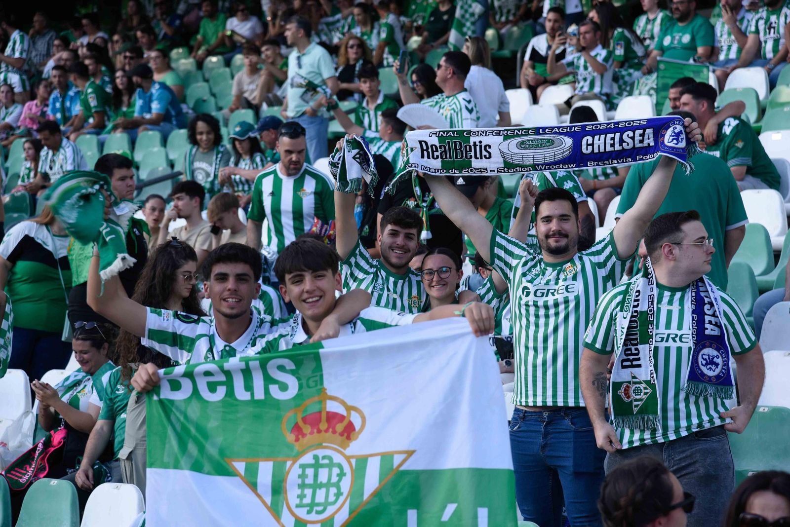 Las fotos de la afición del Betis en el Villamarín