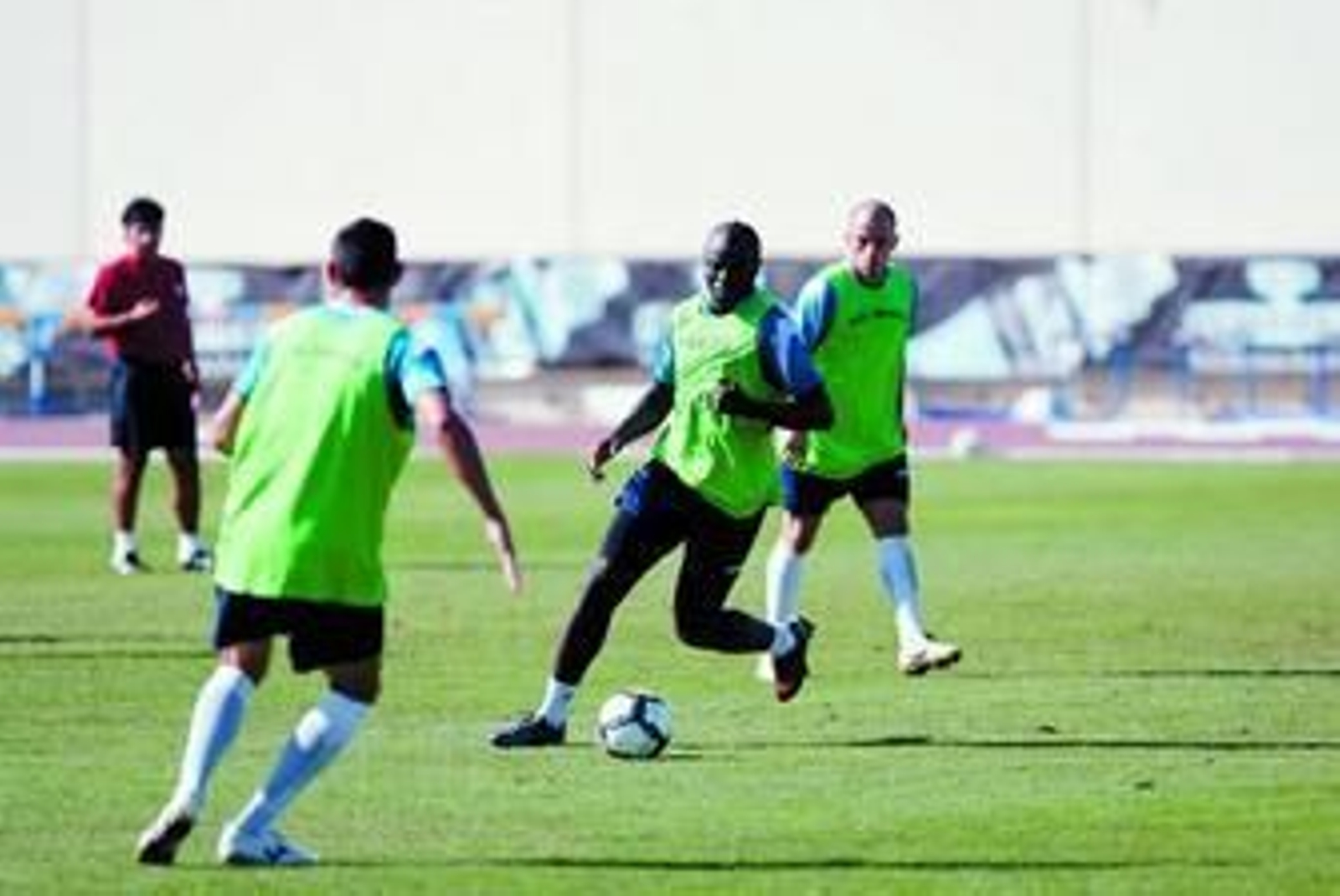 El camerunés puede jugar junto a Bernardello.