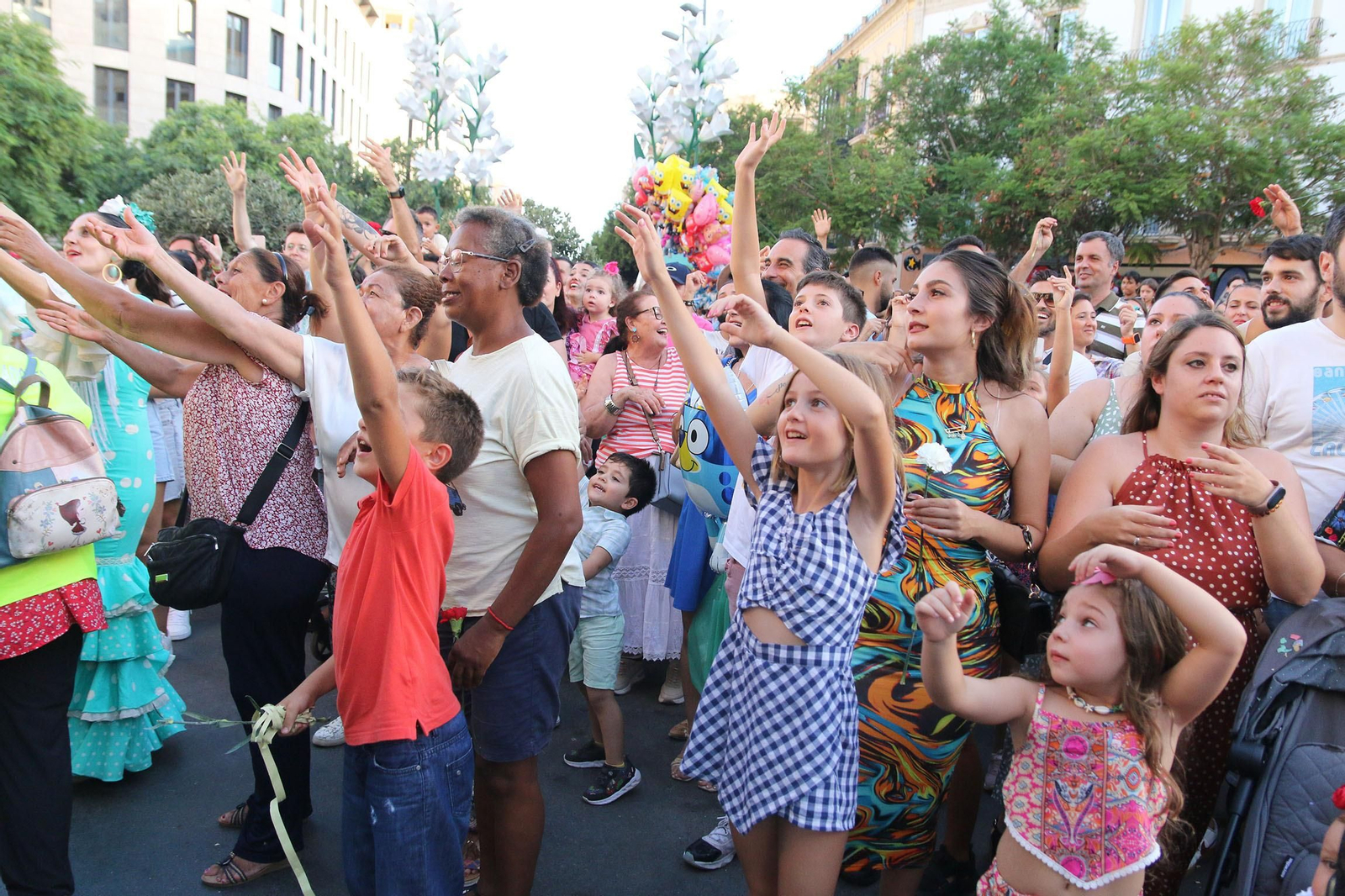 Las imágenes de la batalla de flores en la Feria de Almería 2023