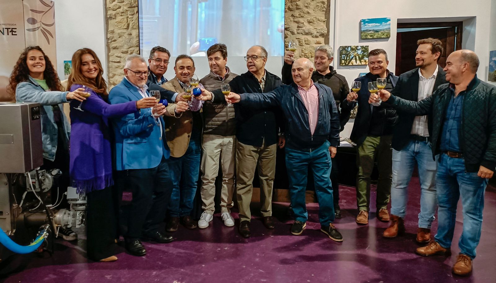 Brindis por el inicio de campaña