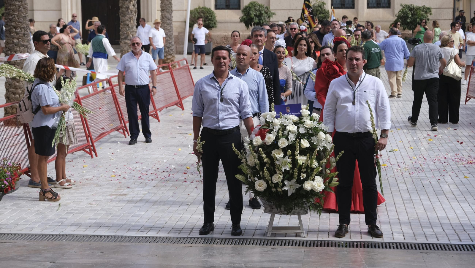 Ofrenda floral a la Virgen del Mar en la Feria de Almería 2024, en imágenes