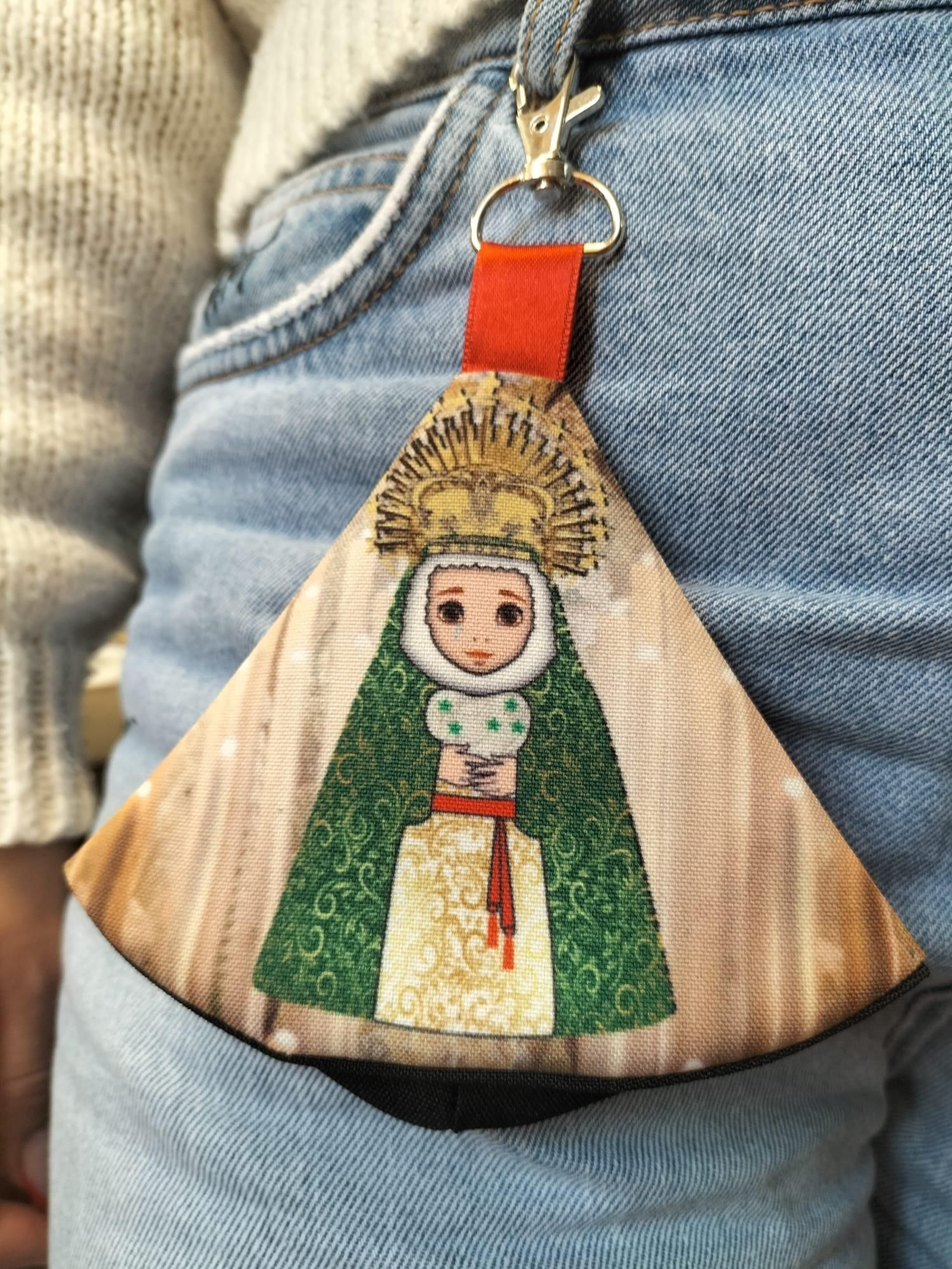 Detalle de 'Macarenita', el nuevo producto solidario de Marco Luna Detalle de 'Macarenita', el nuevo producto solidario de Marco Luna