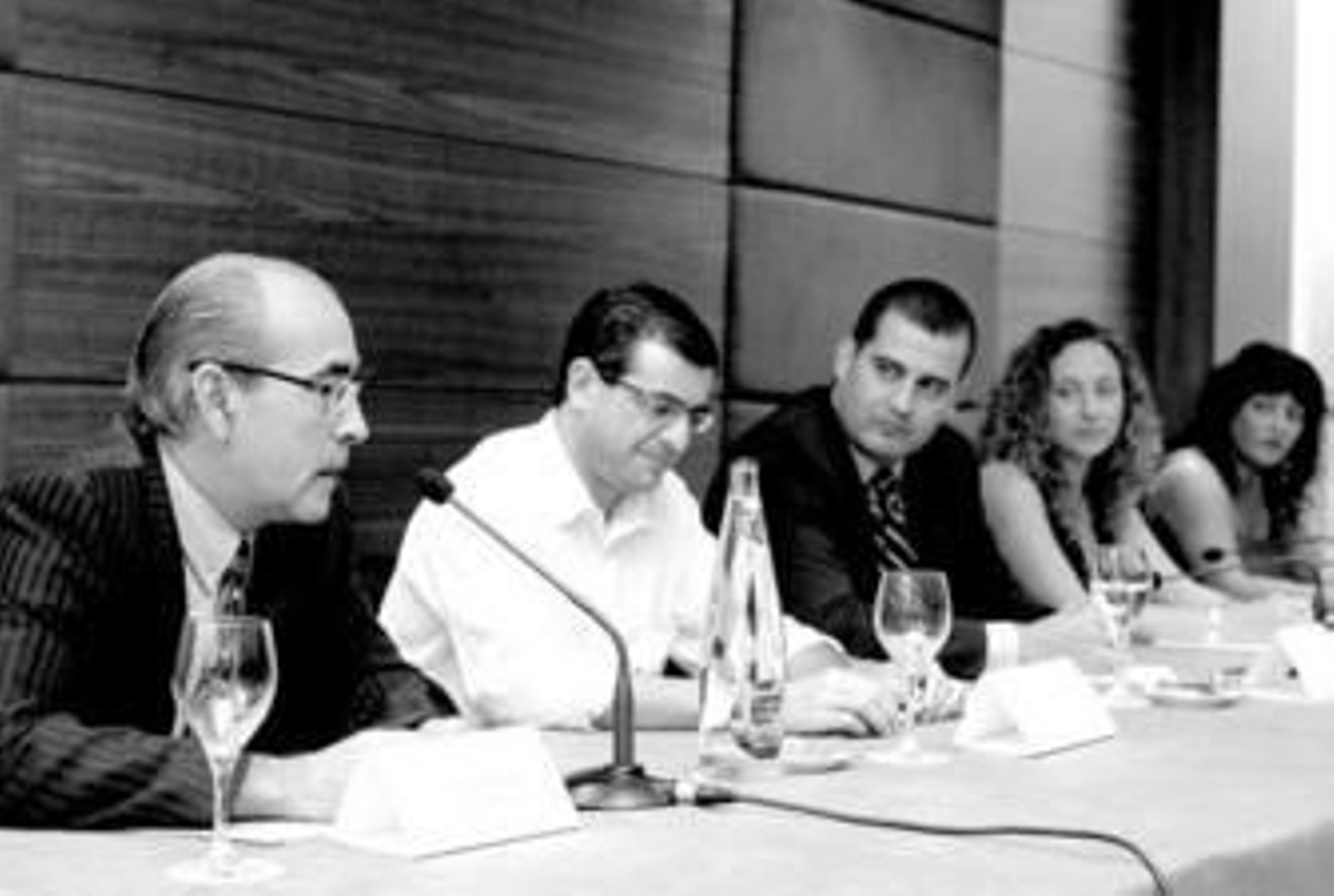 El delegado del Colegio en Almería, Joaquín José de Aynat, en el centro de la mesa, presidió el acto.