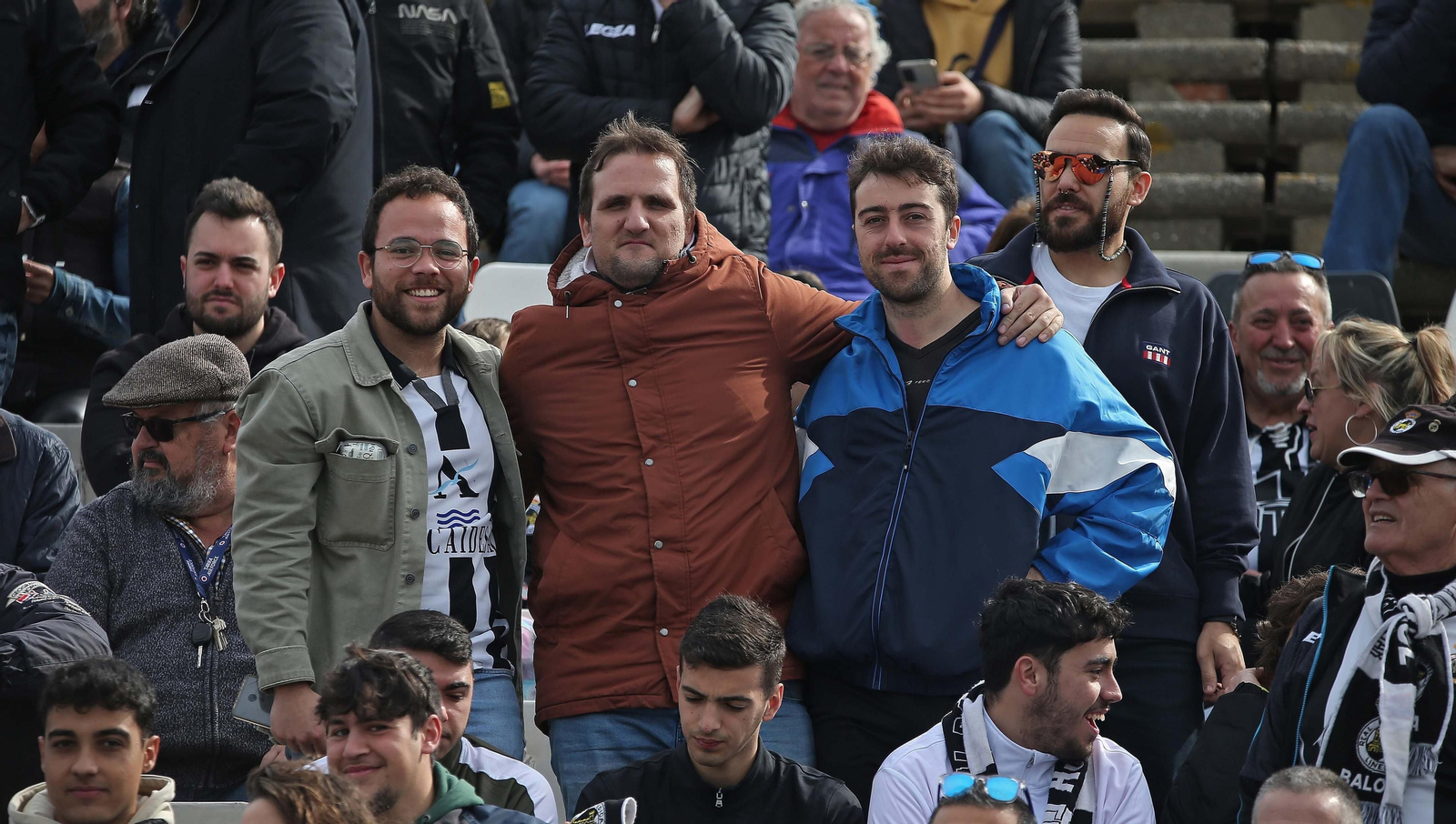 Fotos de la afición durante el Balona - Deportivo de La Coruña en el estadio municipal de La Línea