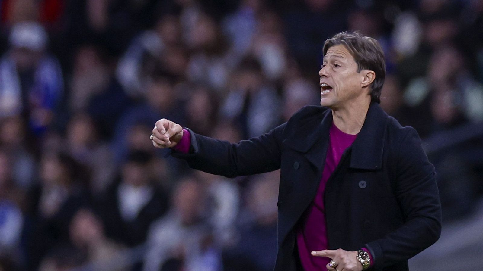 Matías Almeyda gesticula en el área técnica del Santiago Bernabéu.