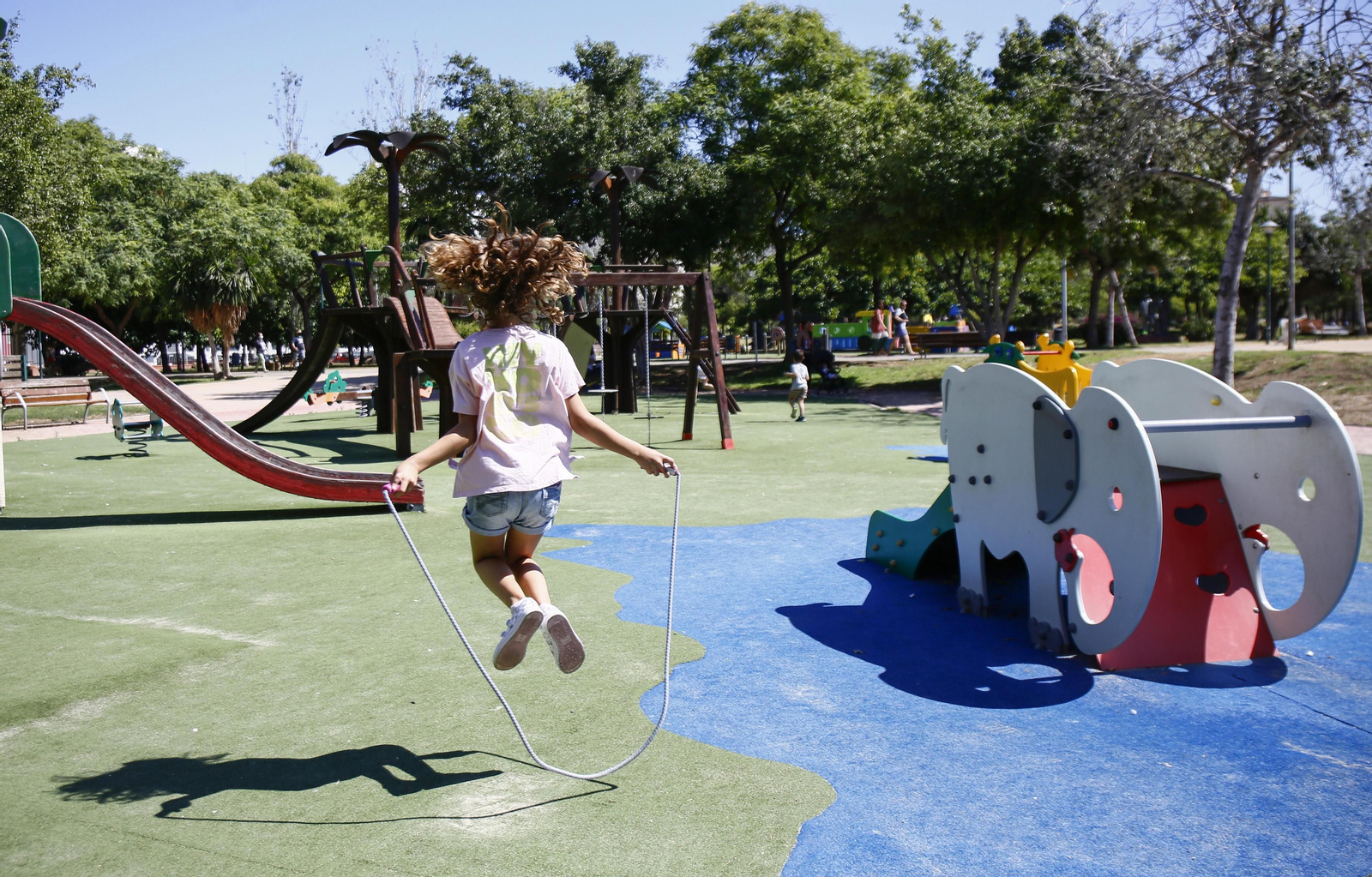 Fotos de la reapertura de los parques infantiles en Málaga.
