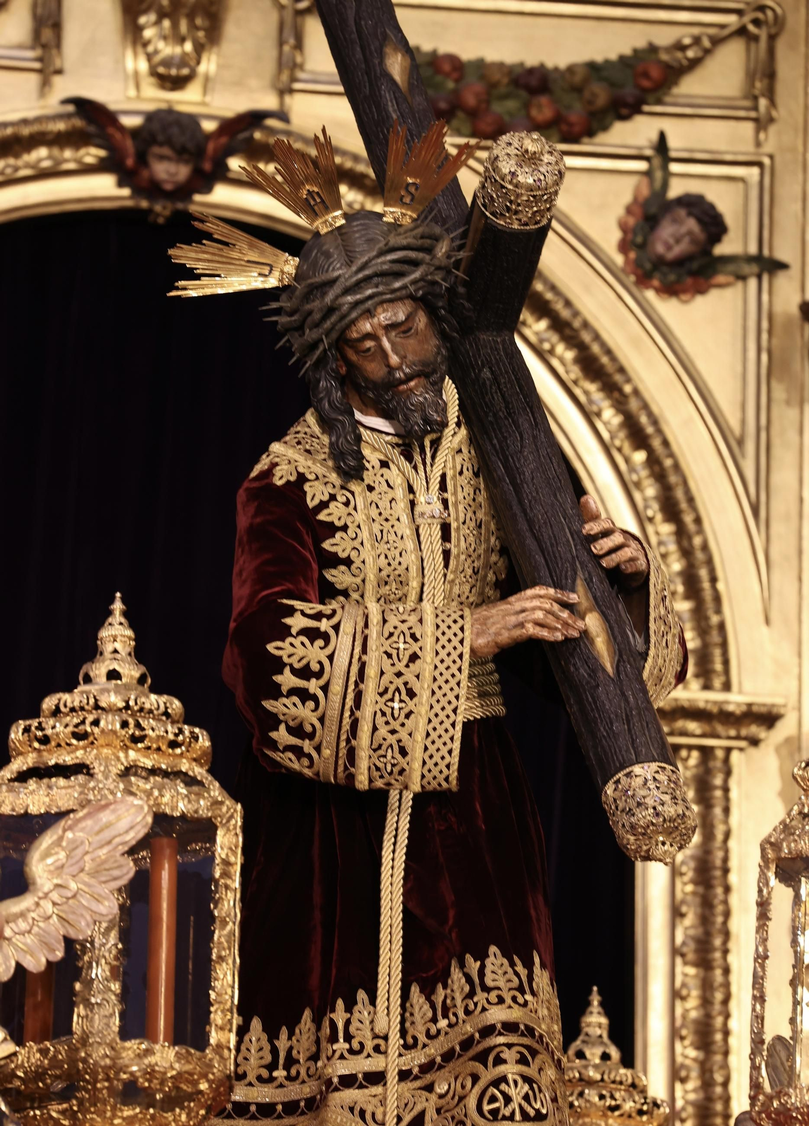 El Gran Poder ya está en su paso con la túnica persa