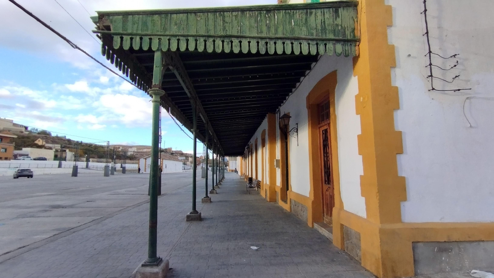 Fotos: el patrimonio ferroviario abandonado de la línea de tren Guadix-Baza-Lorca