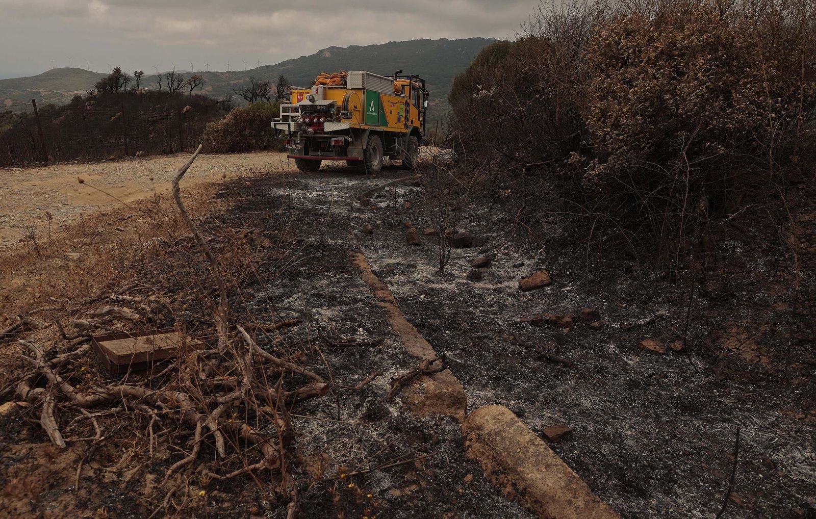 Fotos de los efectos del incendio en el Puerto del Laurel en Algeciras