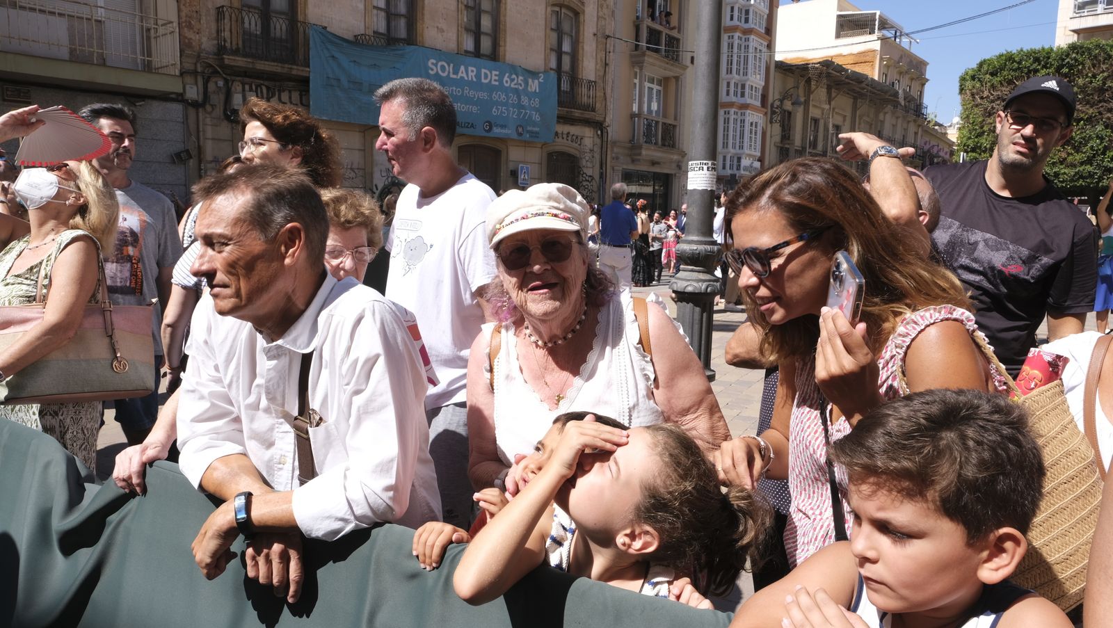 Imágenes de la ofrenda floral a la Virgen del Mar. Feria de Almería 2022