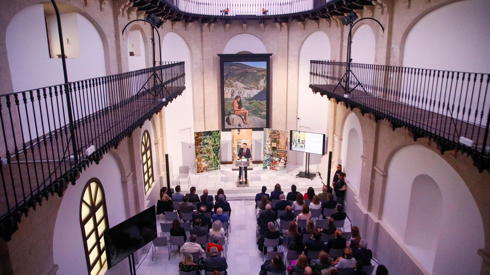 Juan Manuel Martín dando la bienvenida al MUREC.