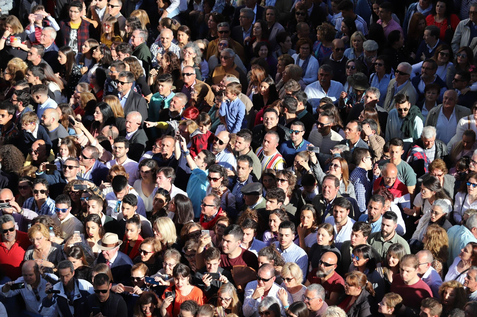 Ambiente  para recibir a la Legión en las calles de Huelva