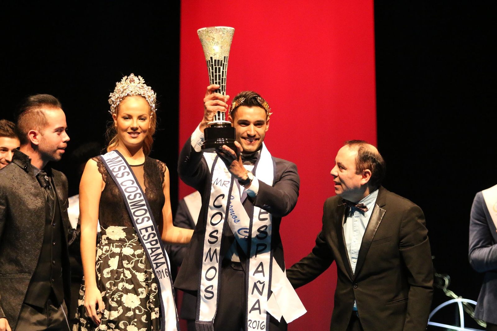 El cosmos de la belleza nacional se decide en el Teatro de Vícar