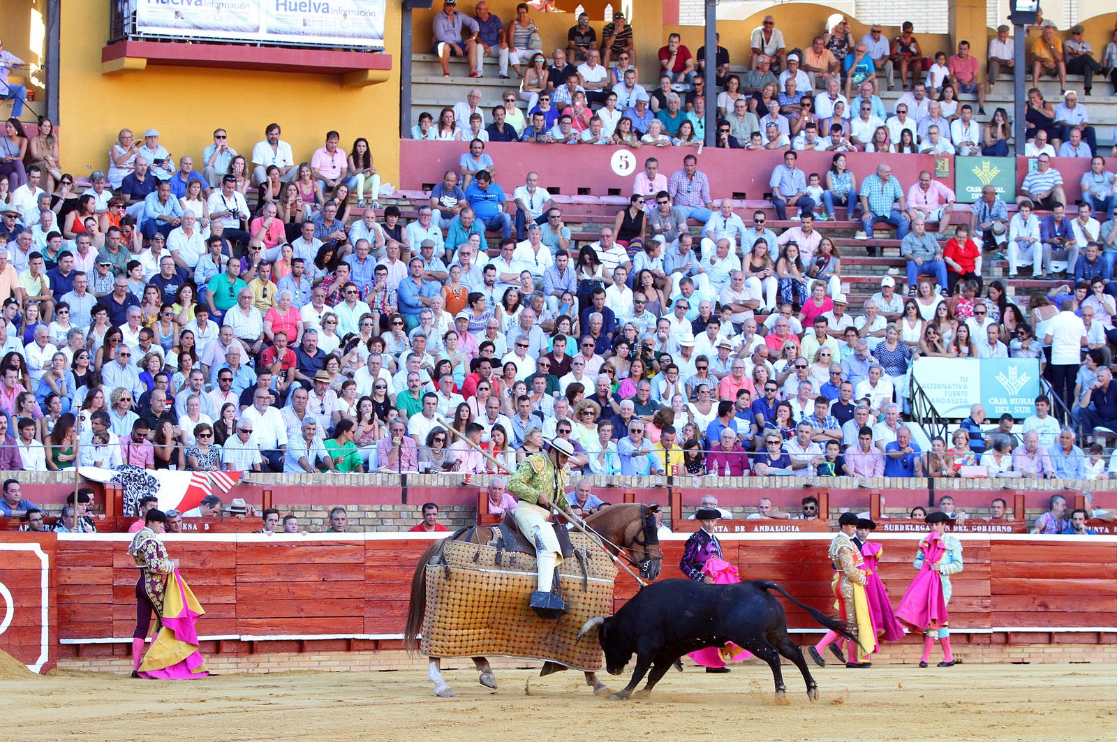 Imágenes de la Novillada de Rafael Serna, Emilio Silvera y Rodrigo Molina.