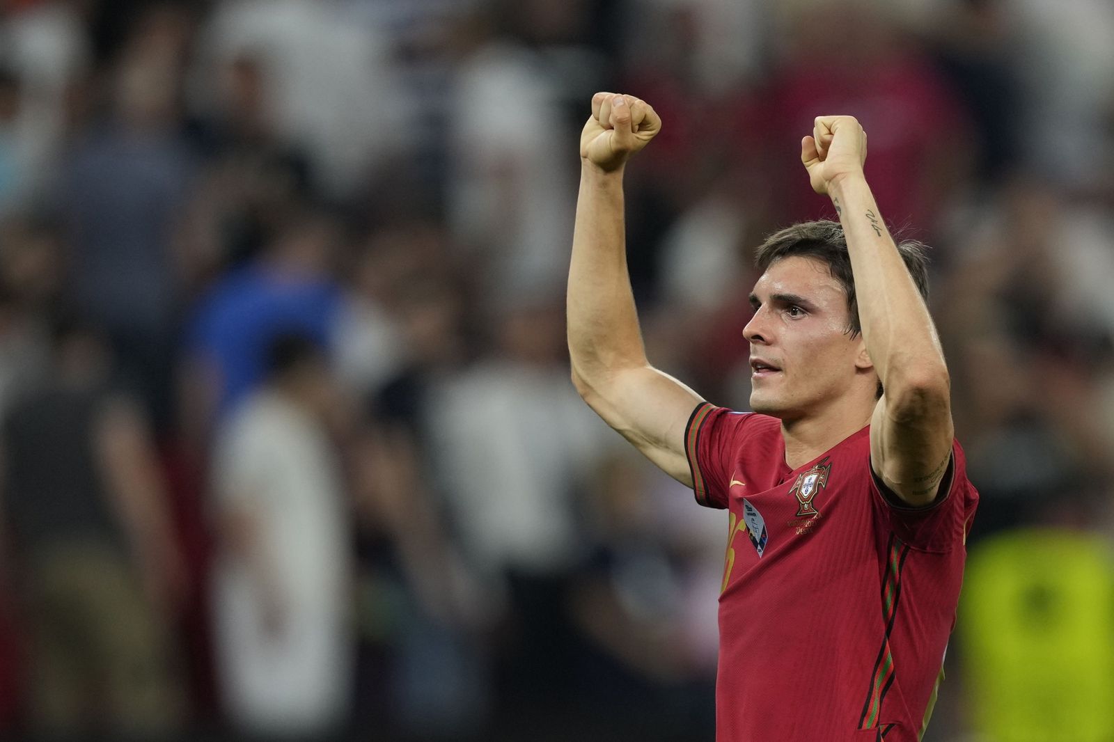 Joao Palhinha celebra el gol de Portugal a Francia en la concluida Eurocopa.