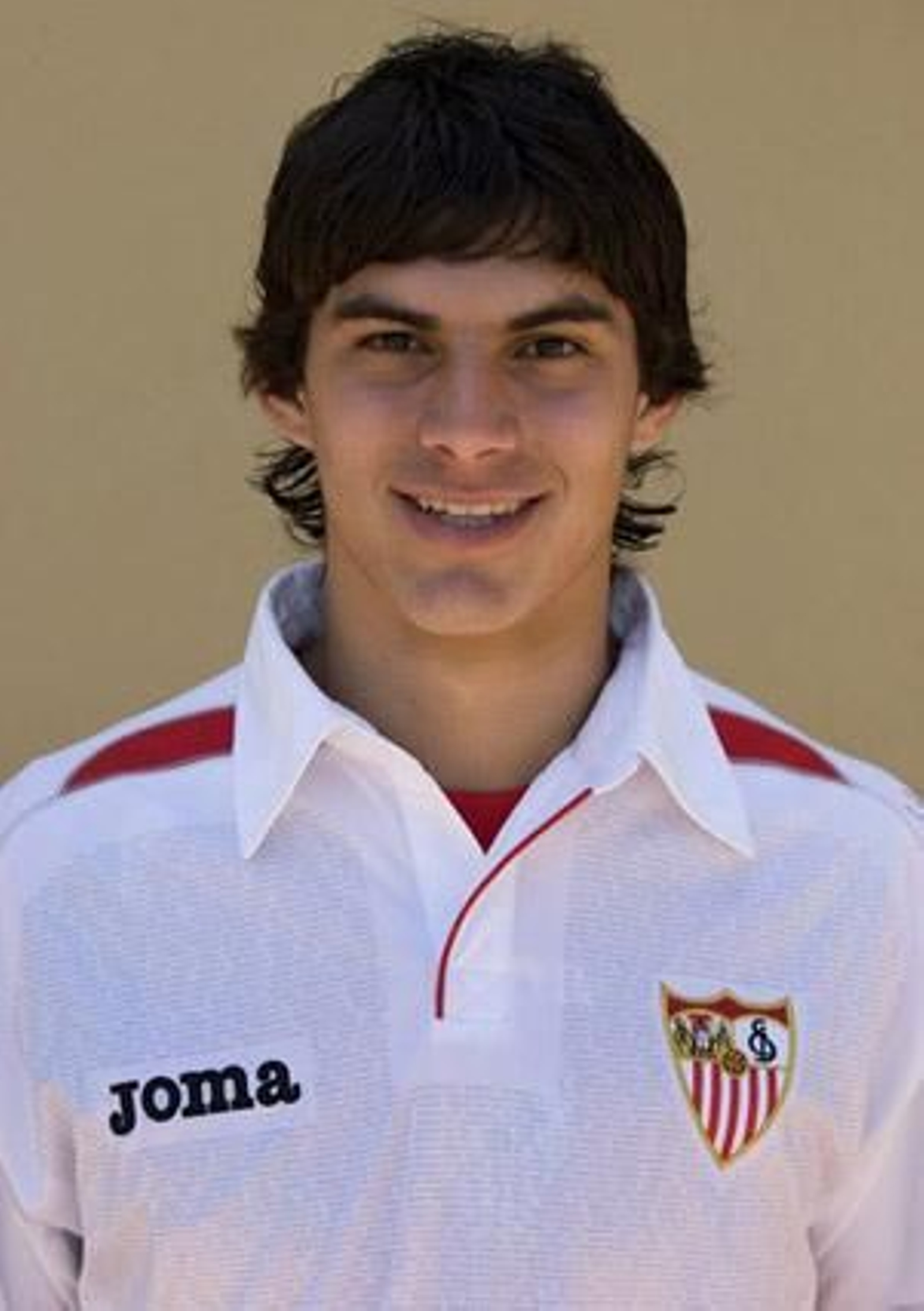 PEROTTI(medio)
Edad:21 años
Temp. en el club:2ª
Goles en 08-09:1
Contrato hasta: 2014