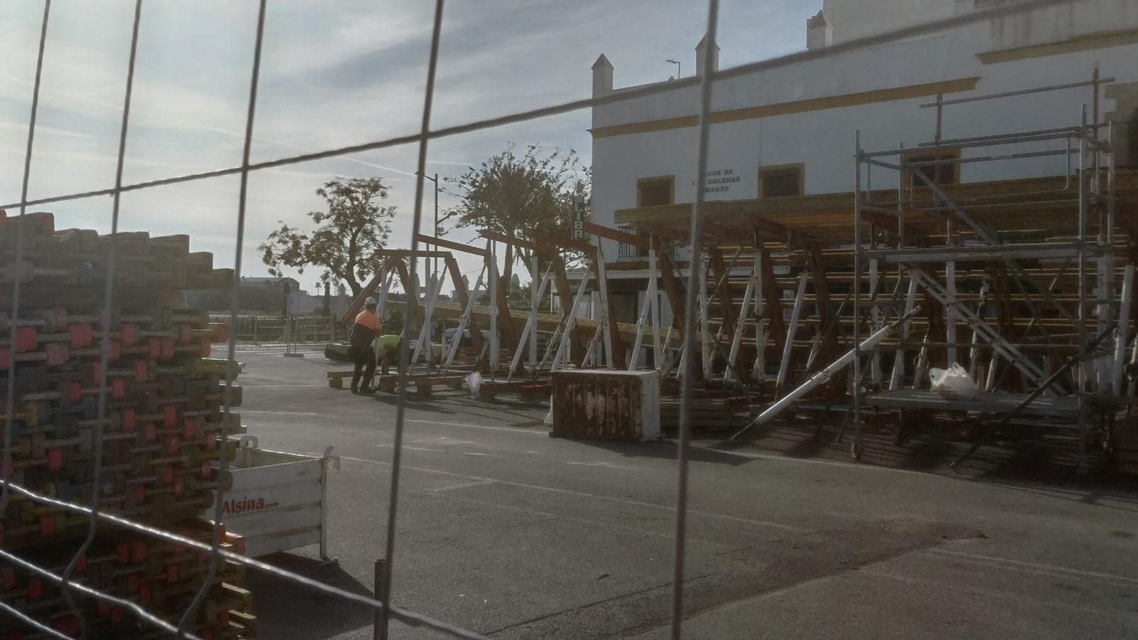 Las obras de la segunda pasarela sobre el Guadalete, en una imagen de este martes.