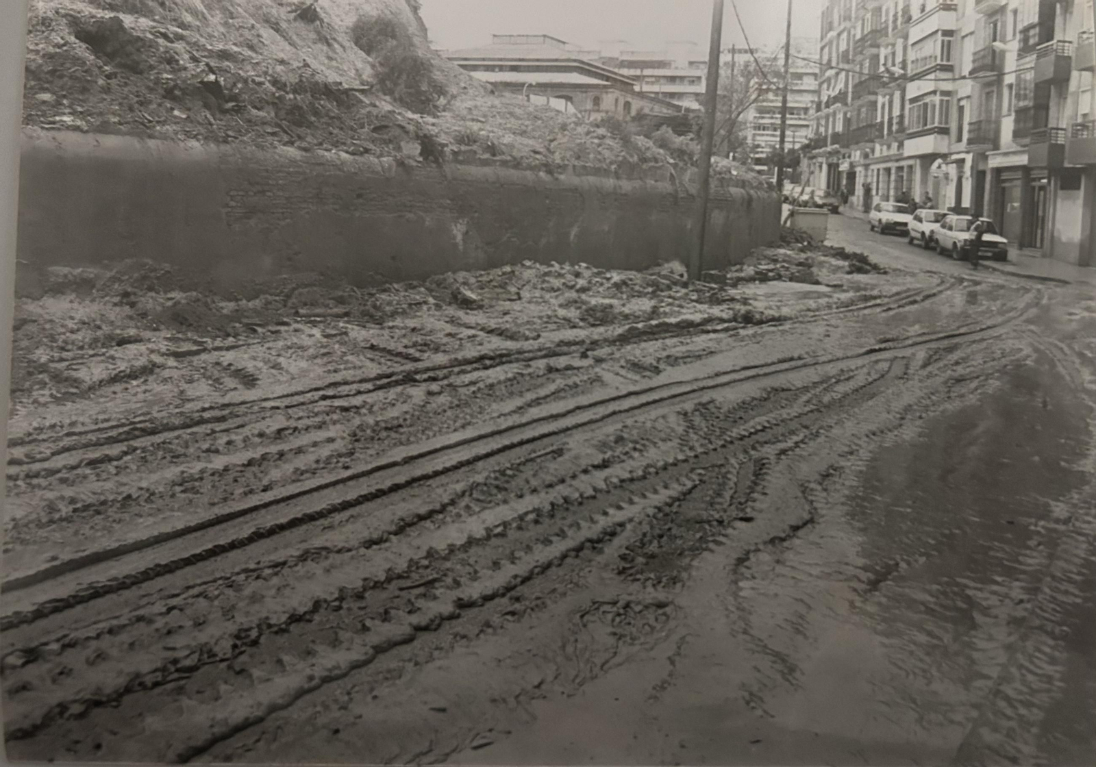 Desprendimiento del cabezo de San Pedro en la calle Aragón por el temporal en Huelva de enero de 1996.