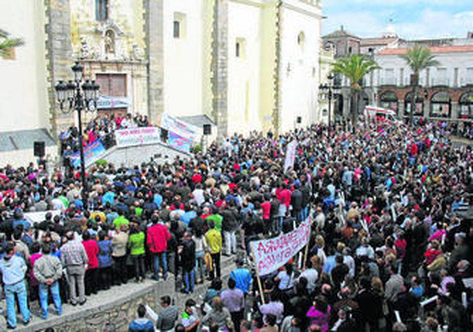 Manifestación en Jerez de los Caballeros, en abril de 2012, en defensa del proyecto tras recibir la DIA negativa.