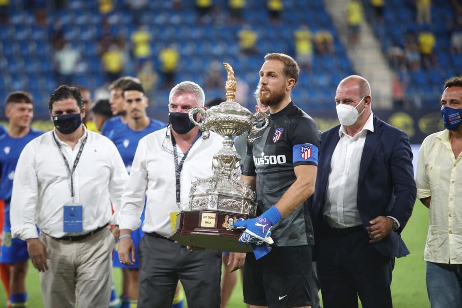 Las imágenes del Cádiz-Atlético del Trofeo Carranza.