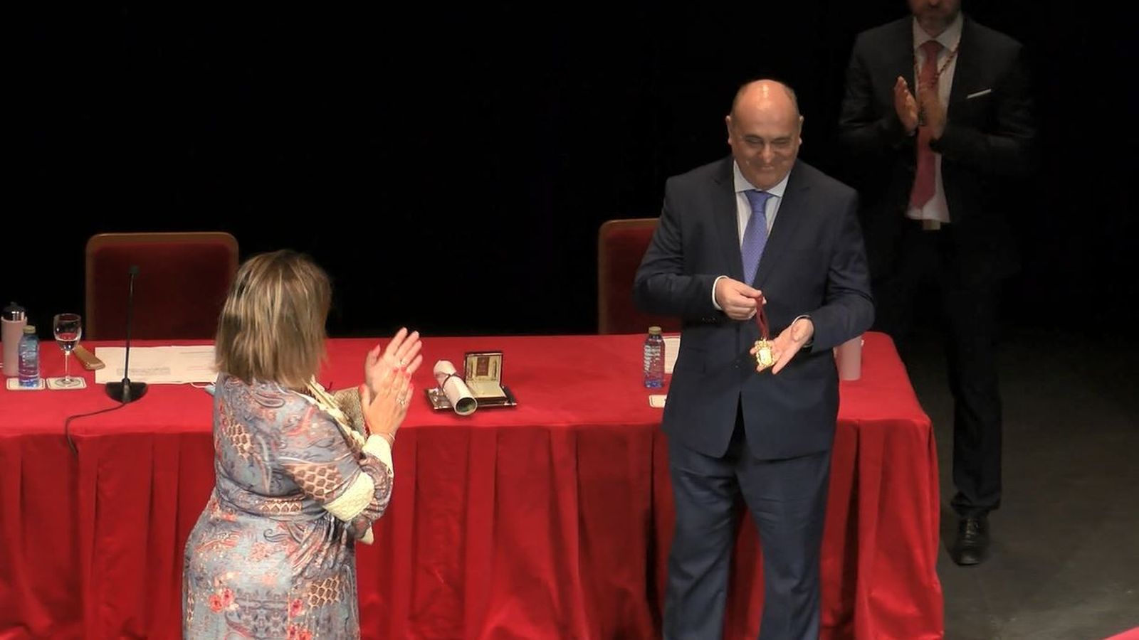 El profesor Iglesias tras ser nombrado Hijo Predilecto de Puerto Real