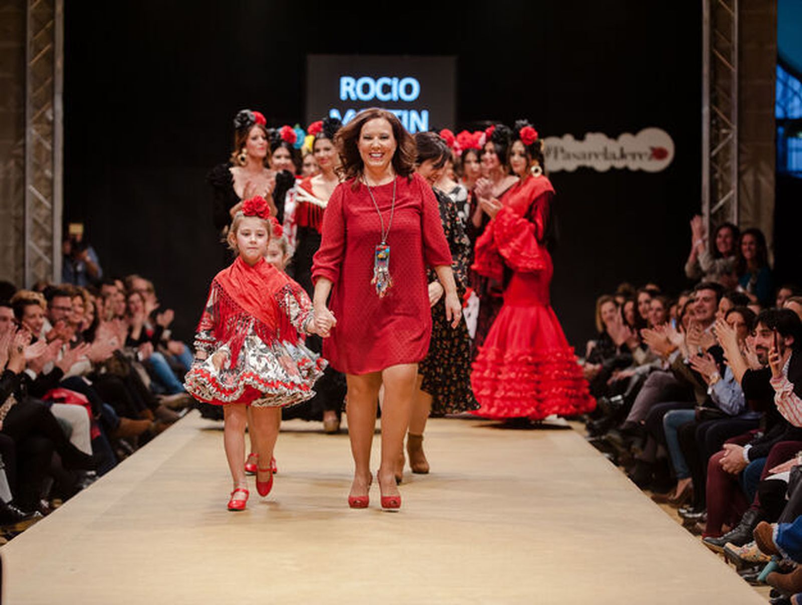 La diseñadora Rocío Martín durante una de las Pasarelas Flamencas de Jerez